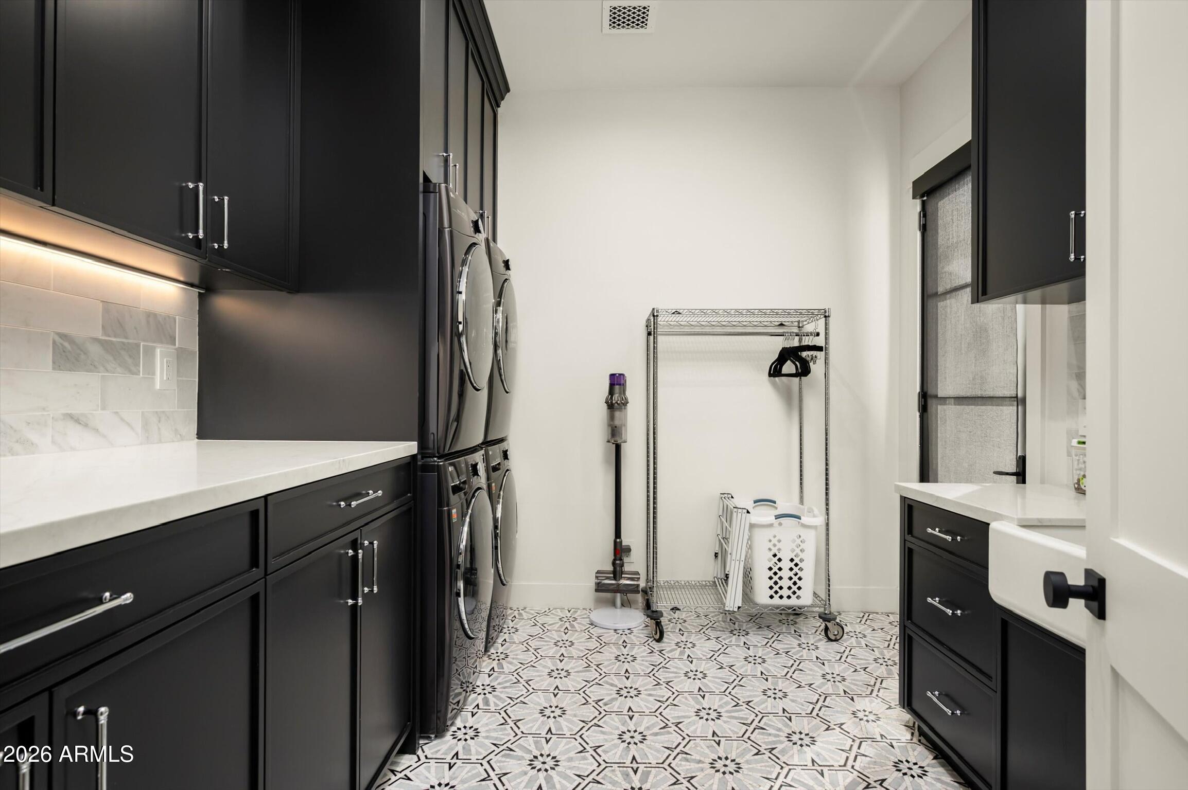 5903 E LAFAYETTE Boulevard