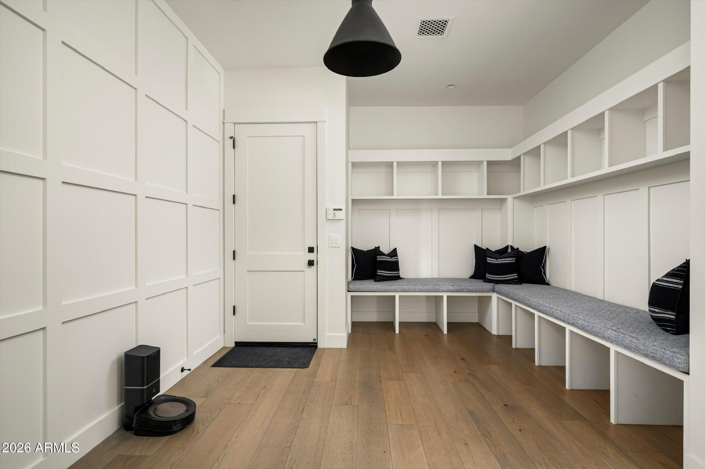 5903 E LAFAYETTE Boulevard