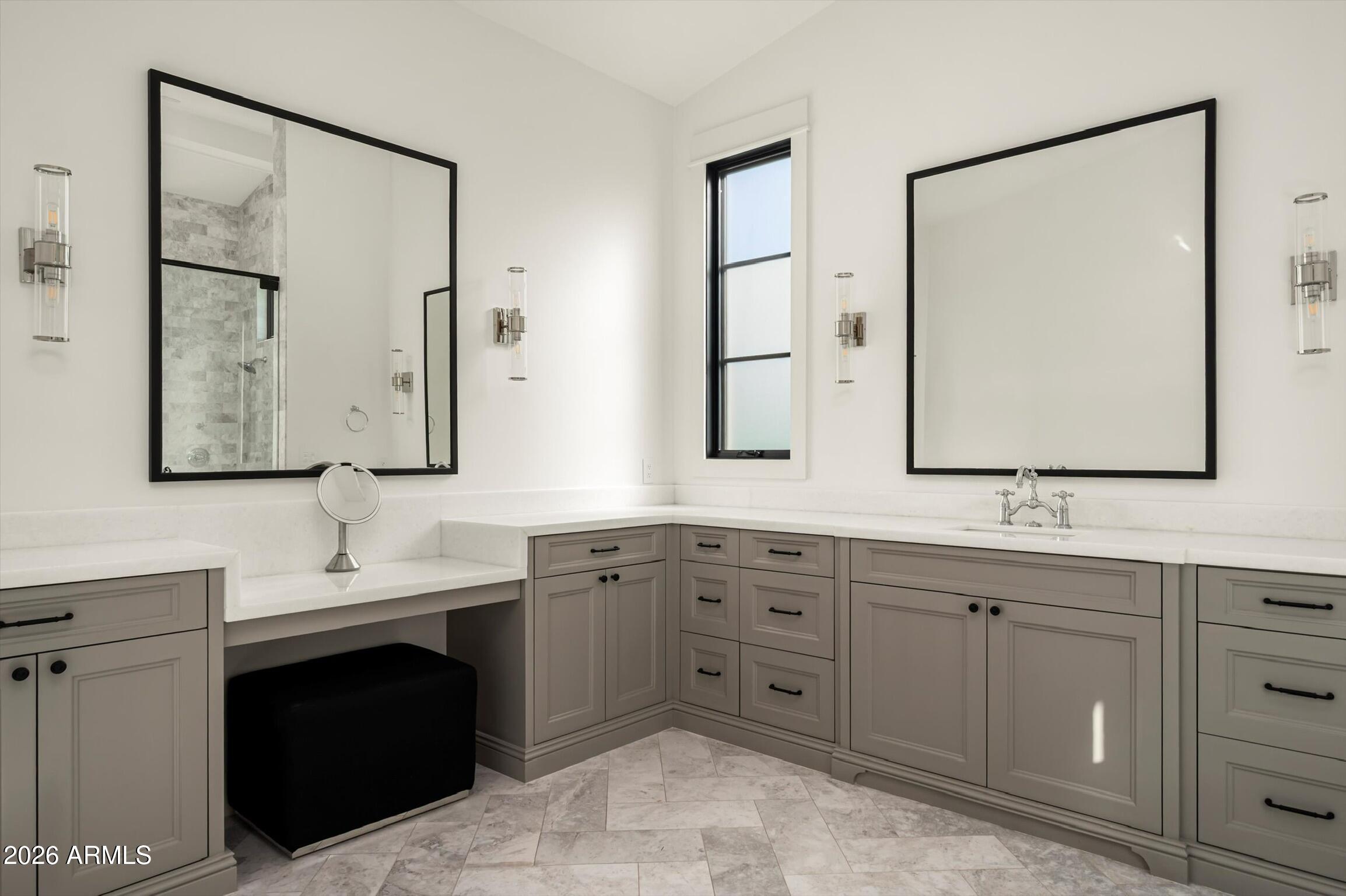 5903 E LAFAYETTE Boulevard