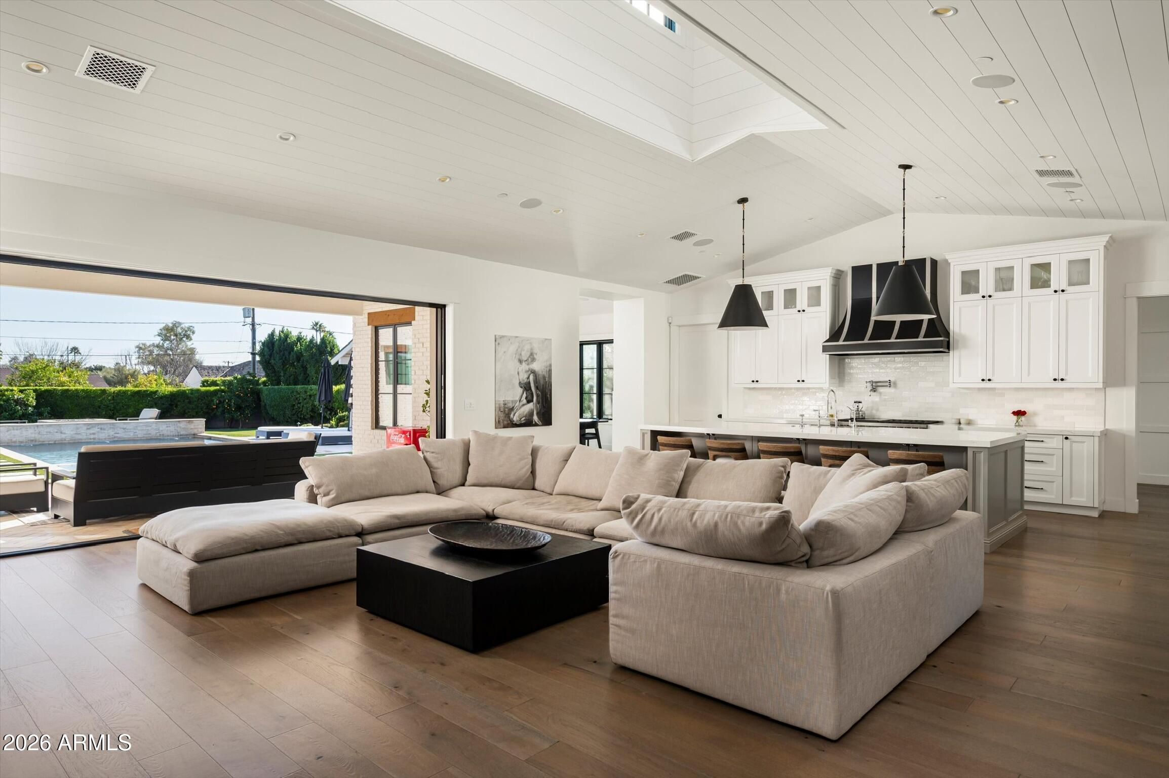 5903 E LAFAYETTE Boulevard