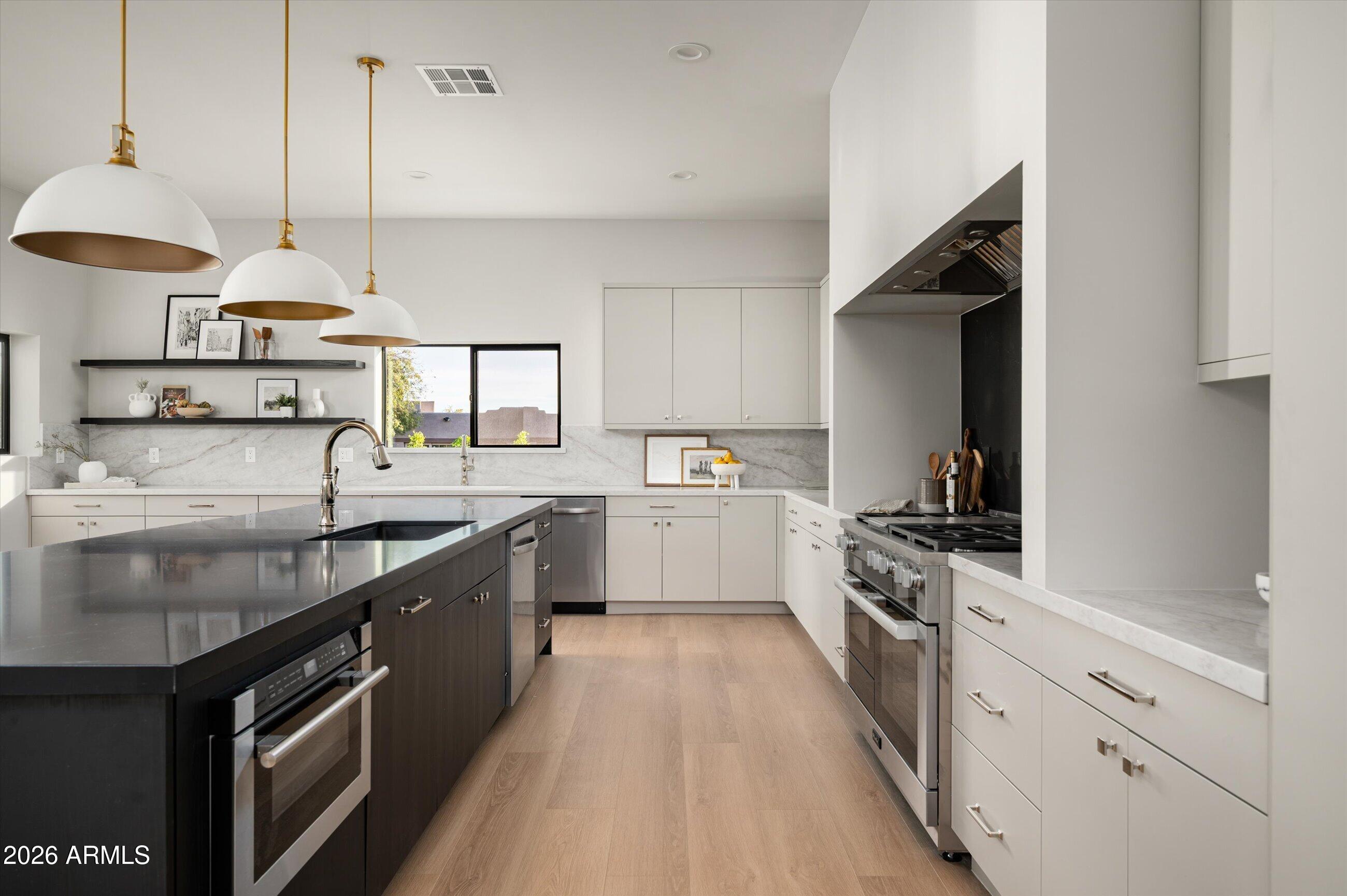 7121 E LARKSPUR Drive