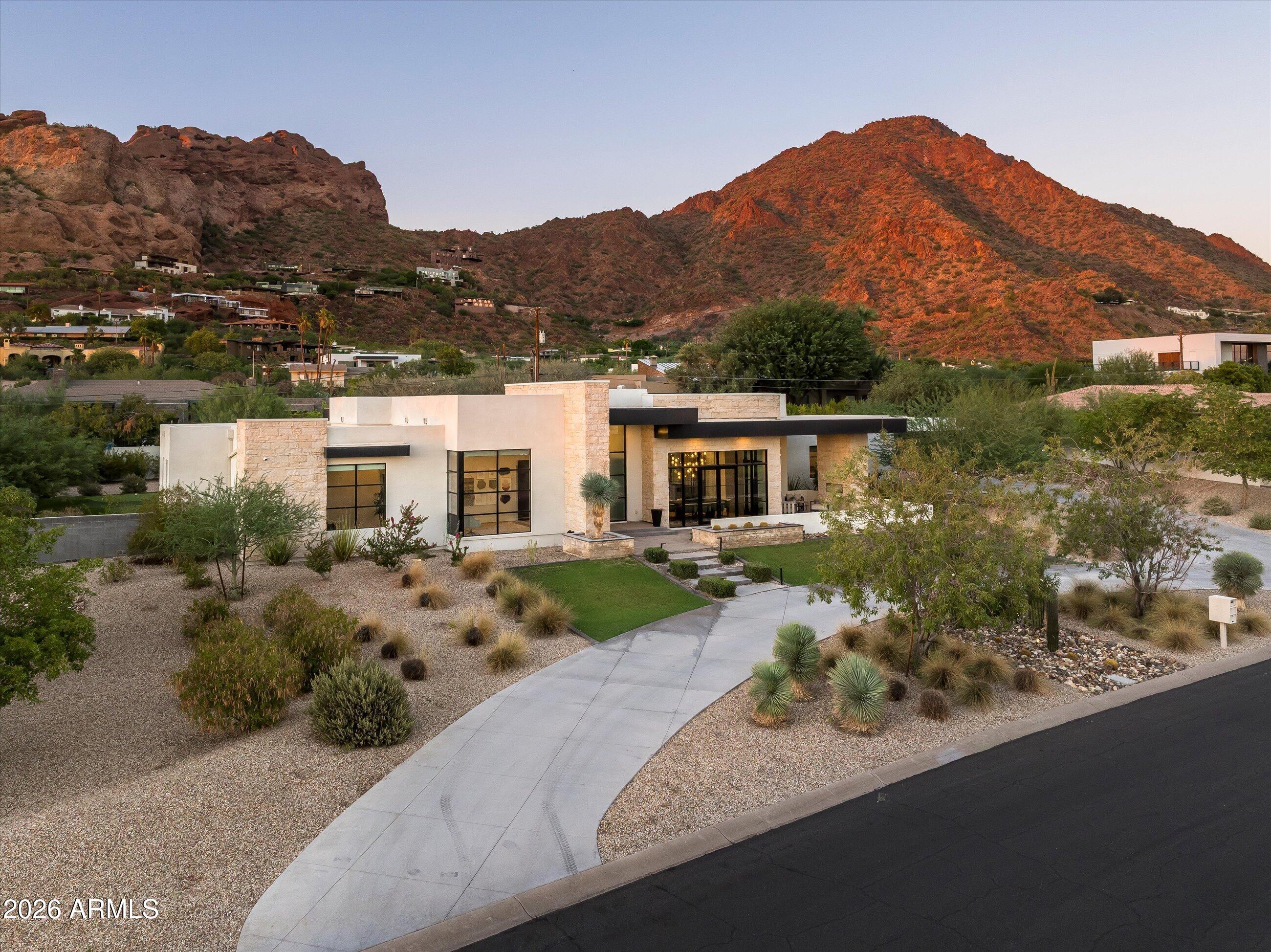 4822 E PALOMINO Road
