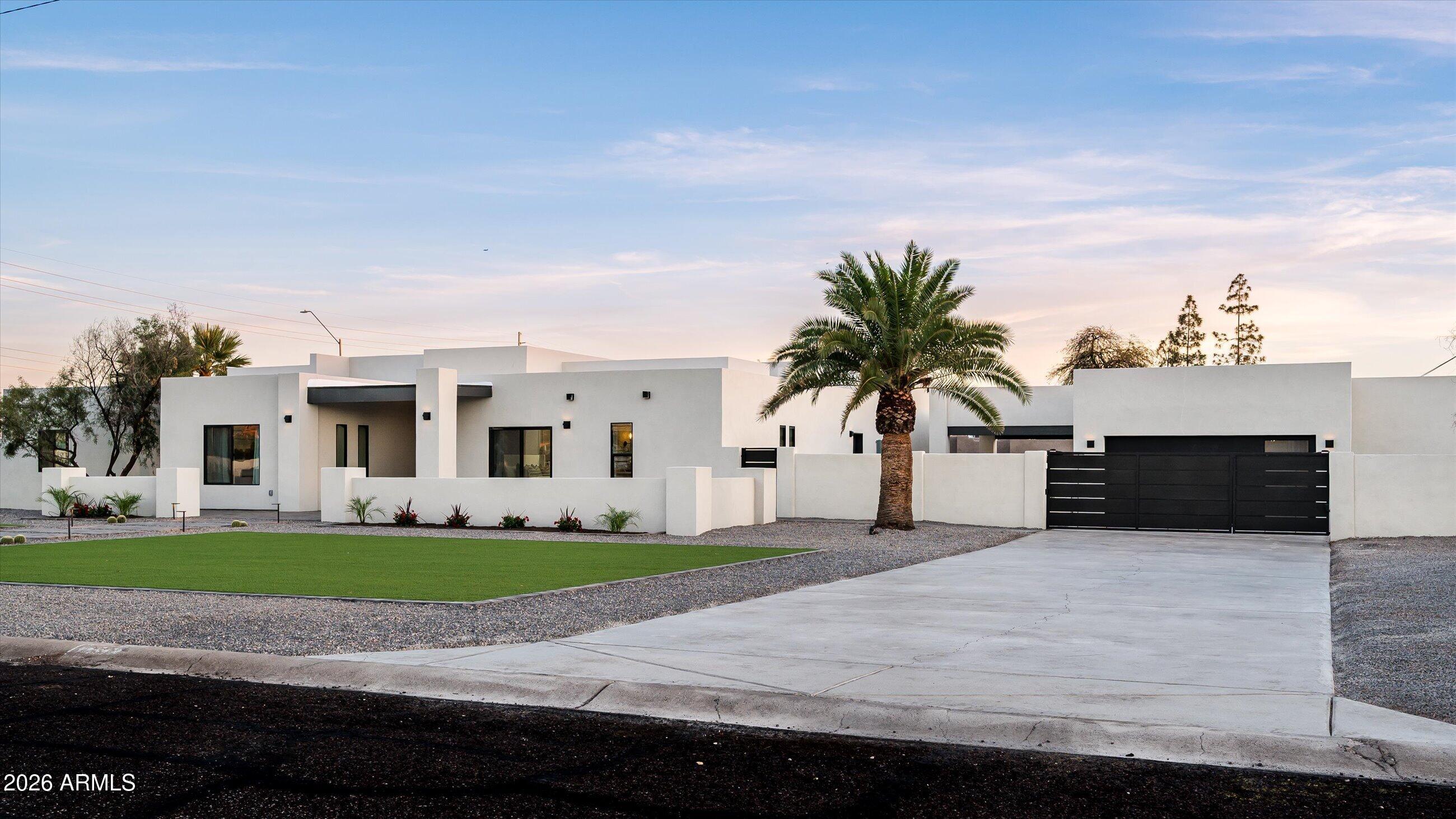 7121 E LARKSPUR Drive