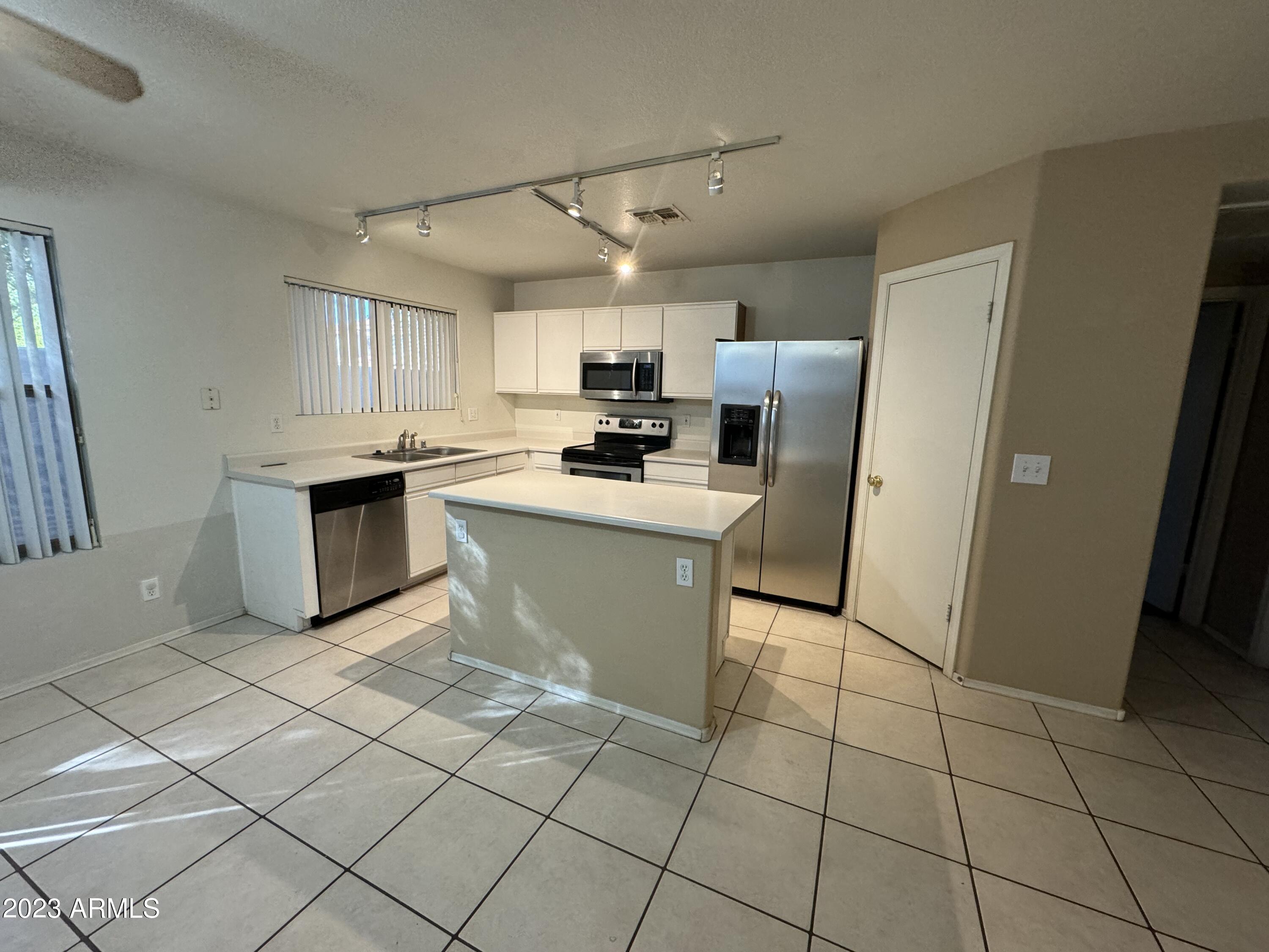 18611 N 22nd Street, 10