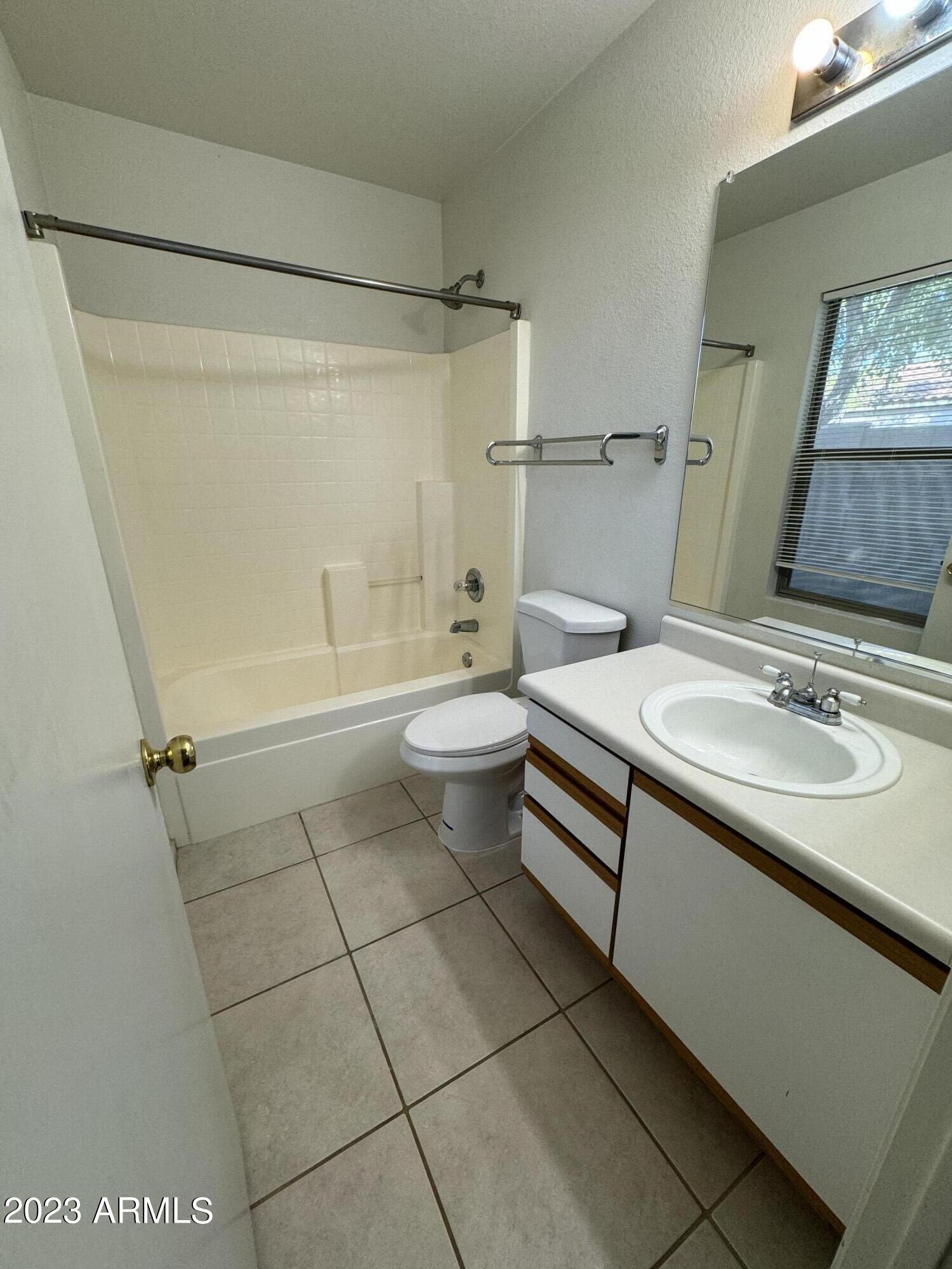 18611 N 22nd Street, 10