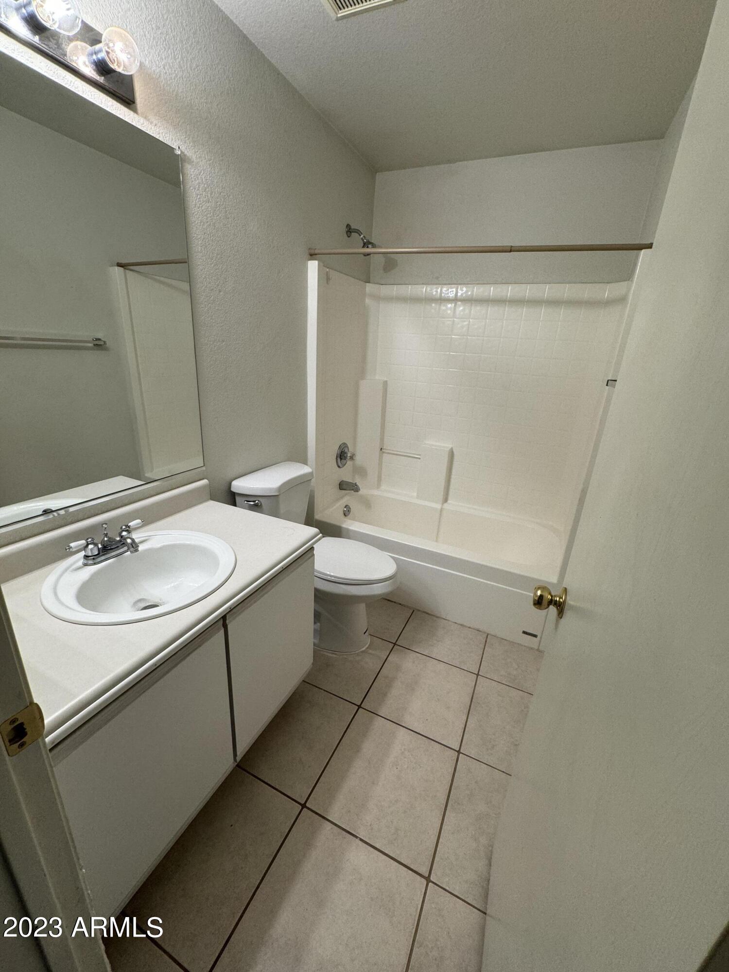 18611 N 22nd Street, 10