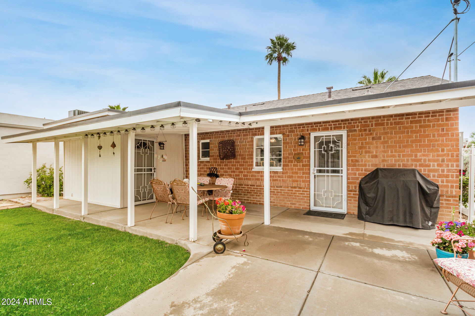 1913 E TURNEY Avenue