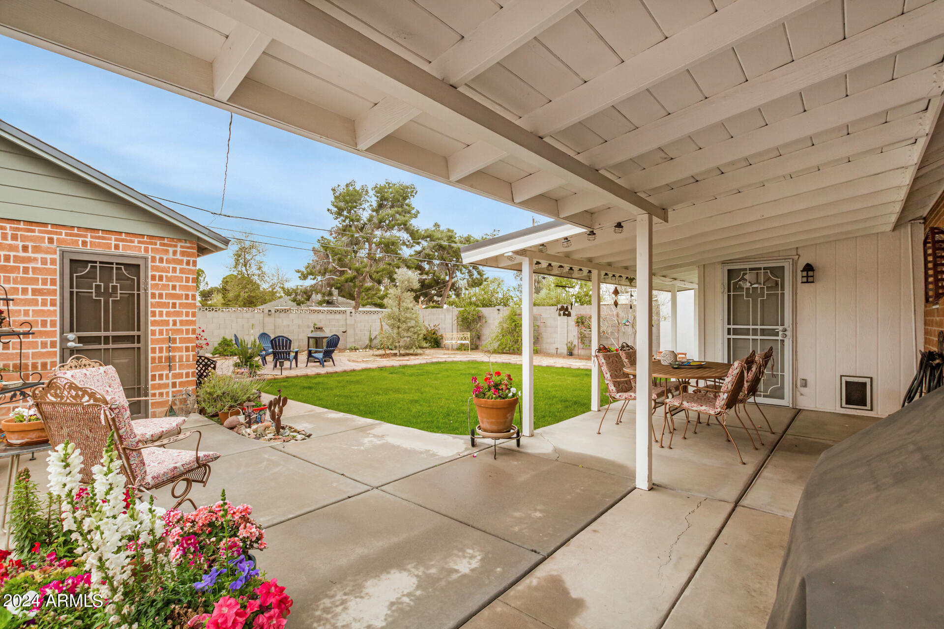 1913 E TURNEY Avenue