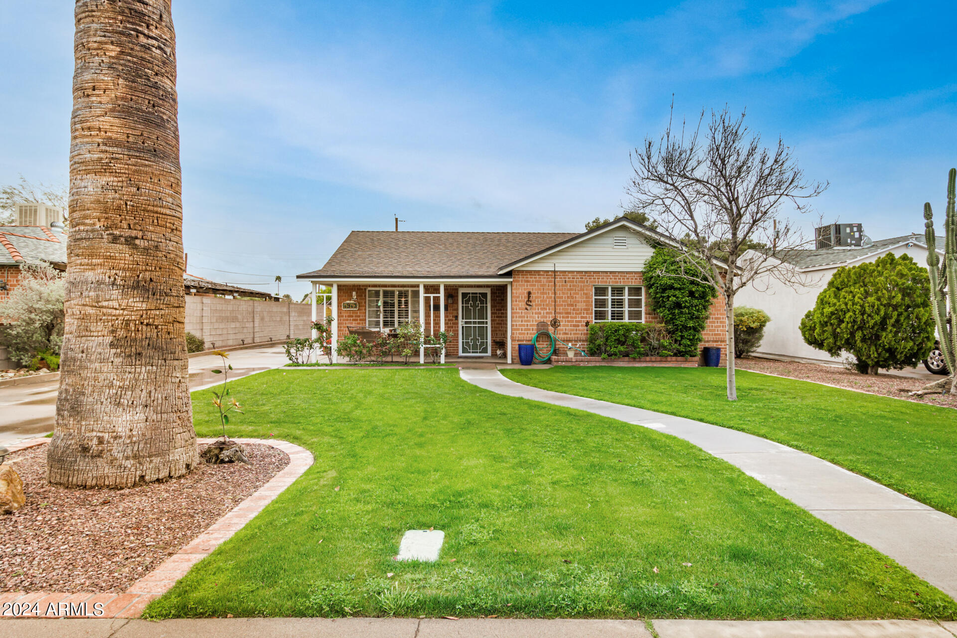 1913 E TURNEY Avenue