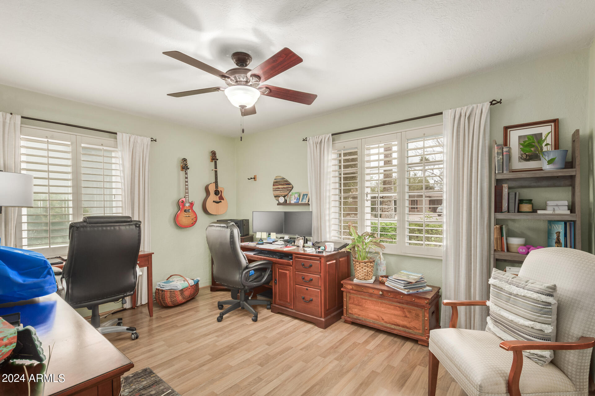 1913 E TURNEY Avenue