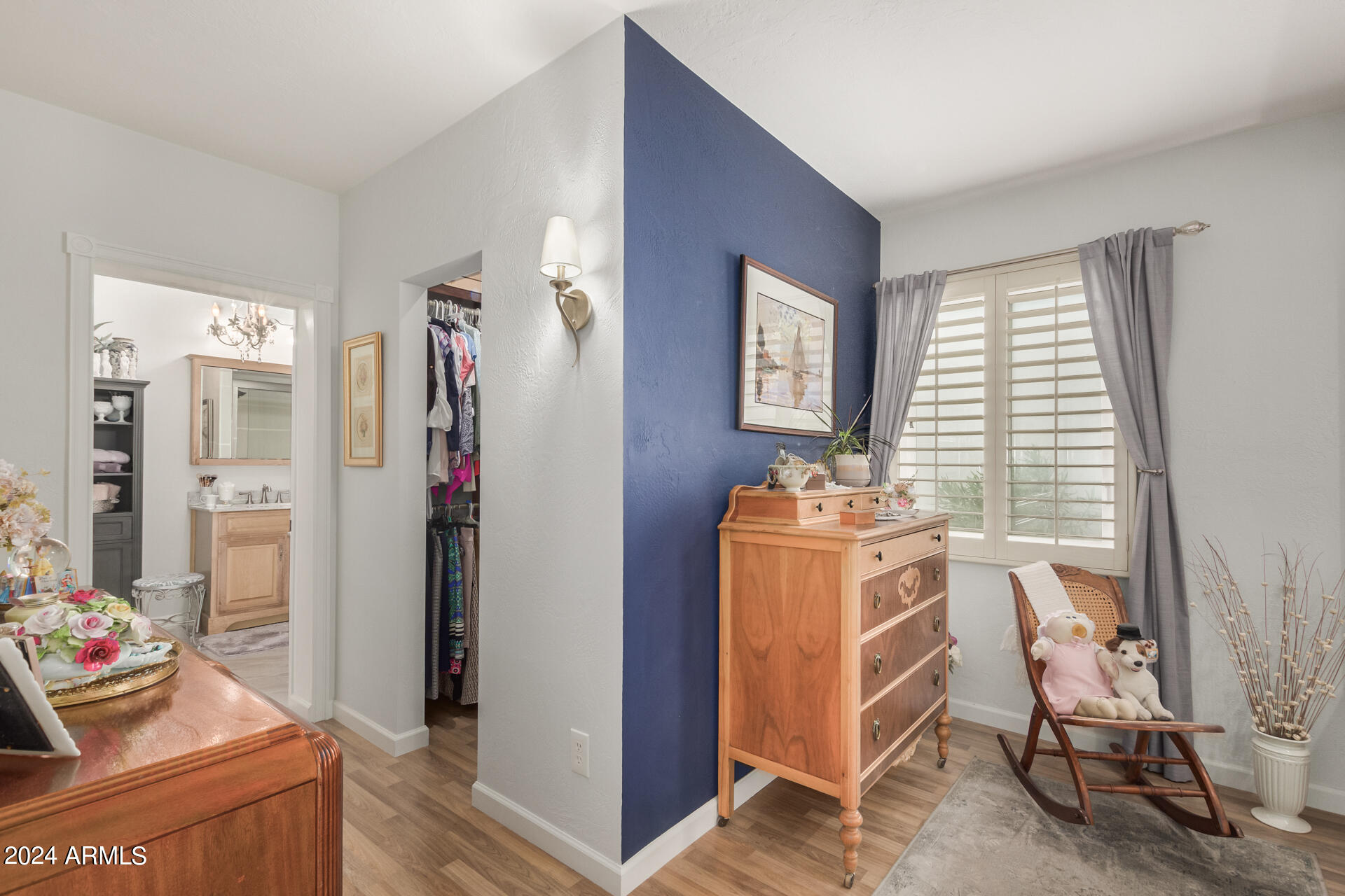 1913 E TURNEY Avenue