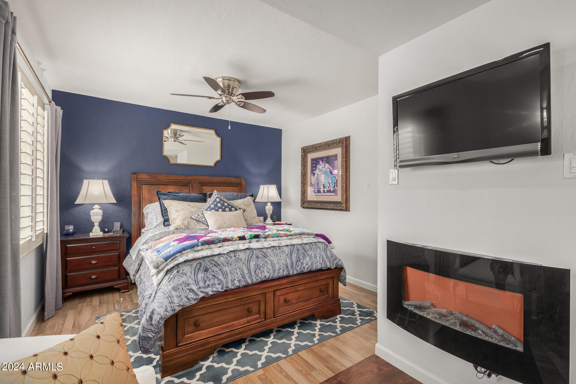 1913 E TURNEY Avenue