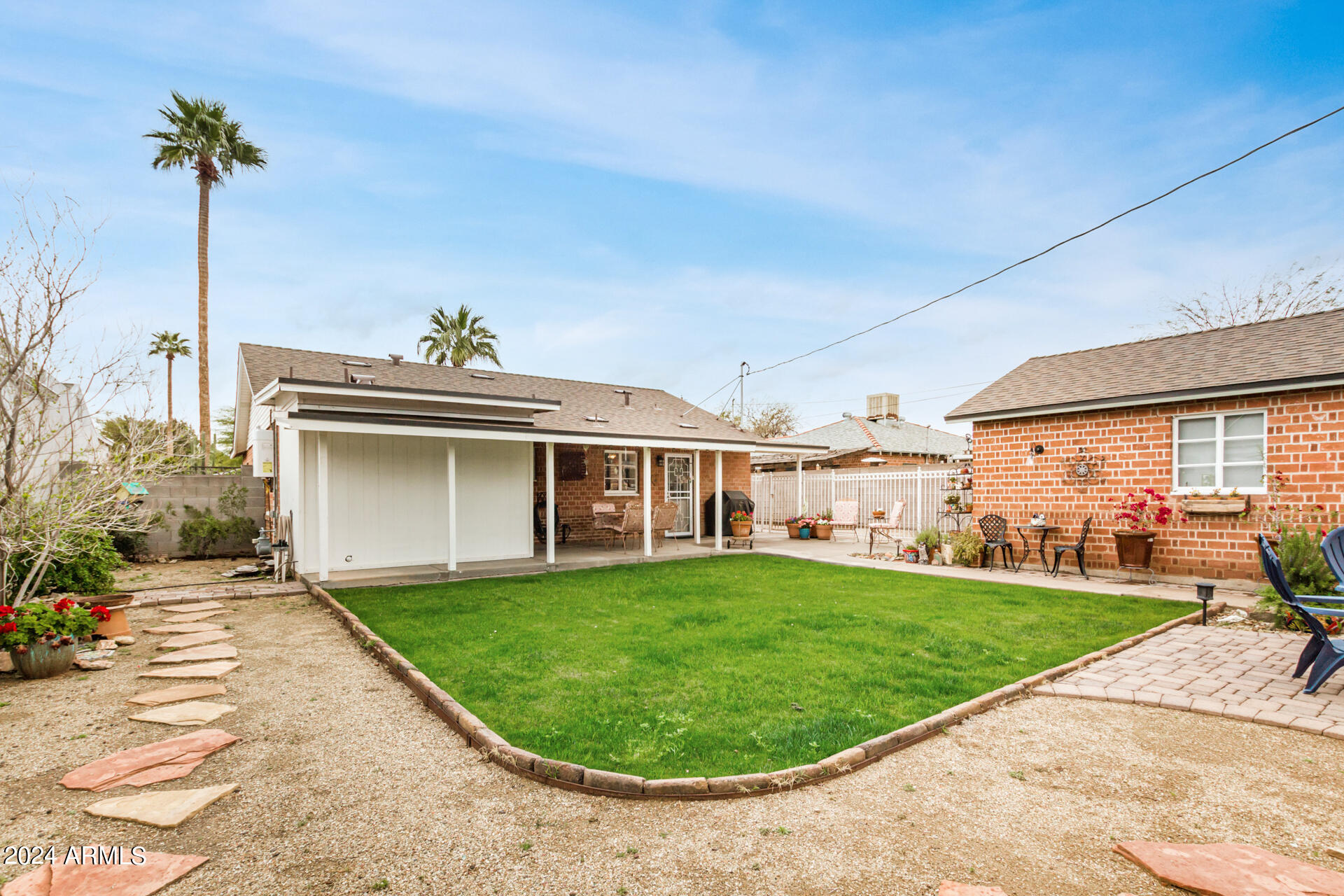 1913 E TURNEY Avenue