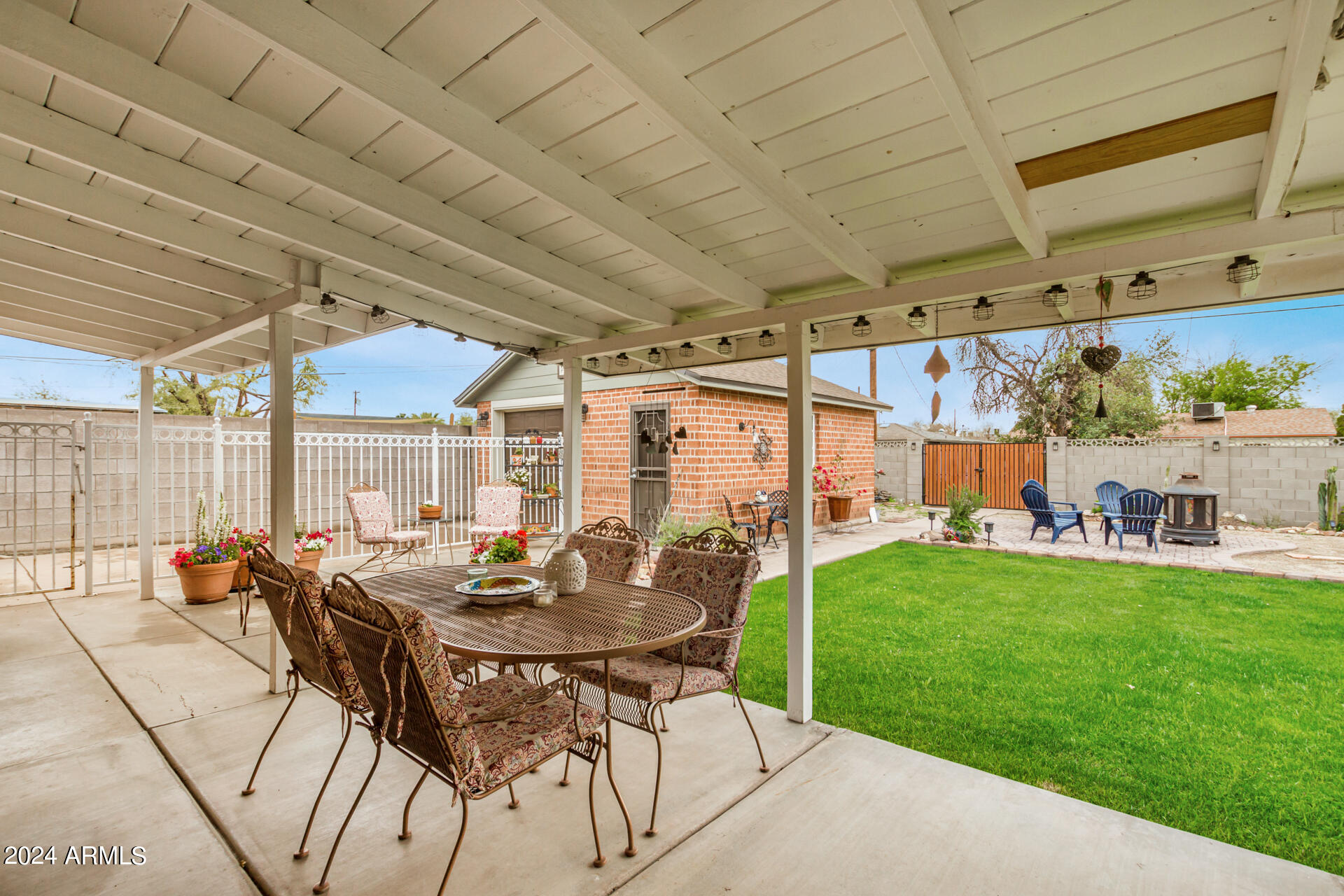 1913 E TURNEY Avenue