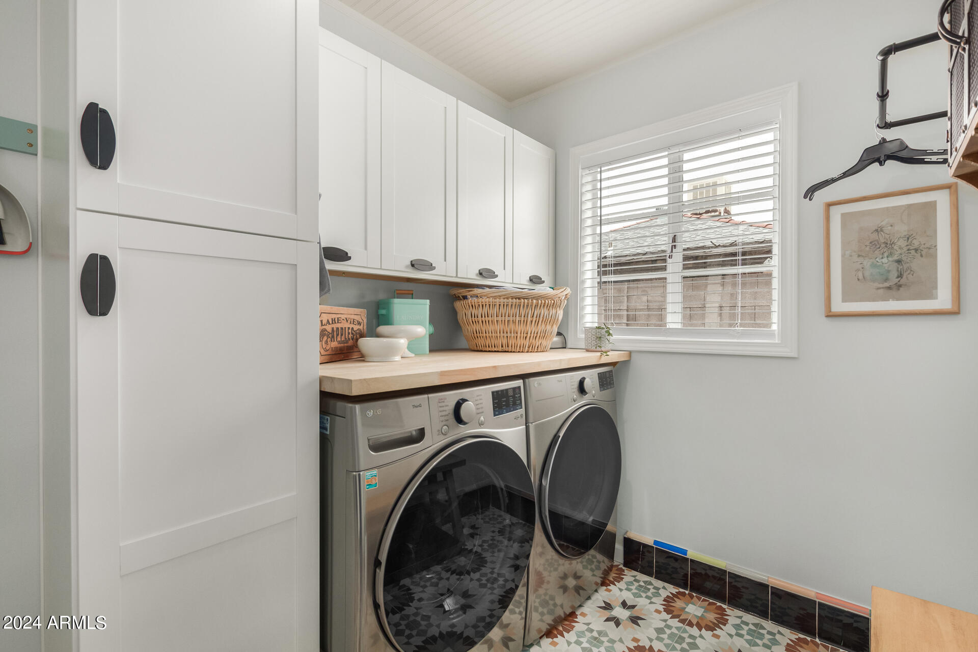 1913 E TURNEY Avenue