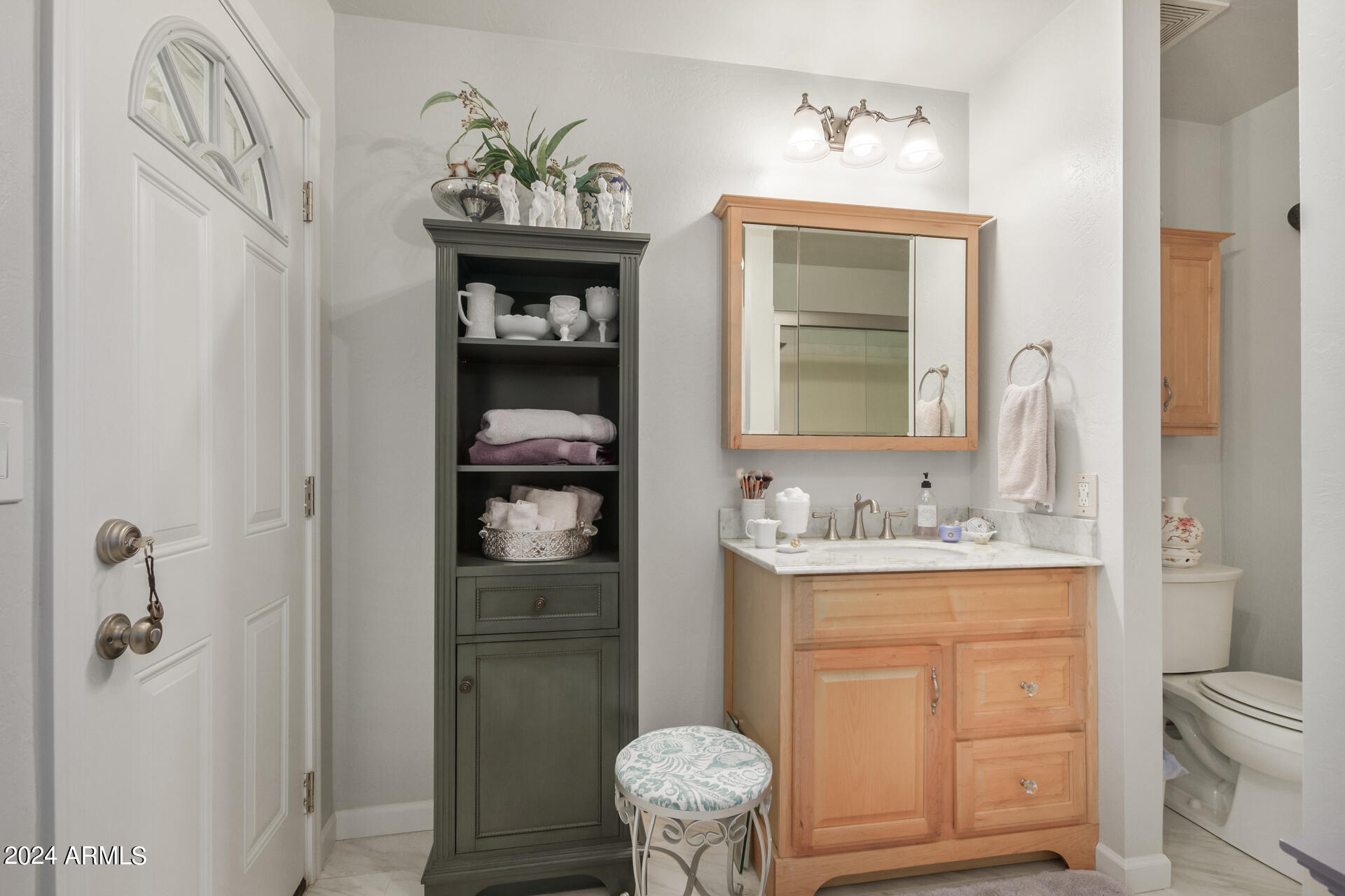 1913 E TURNEY Avenue