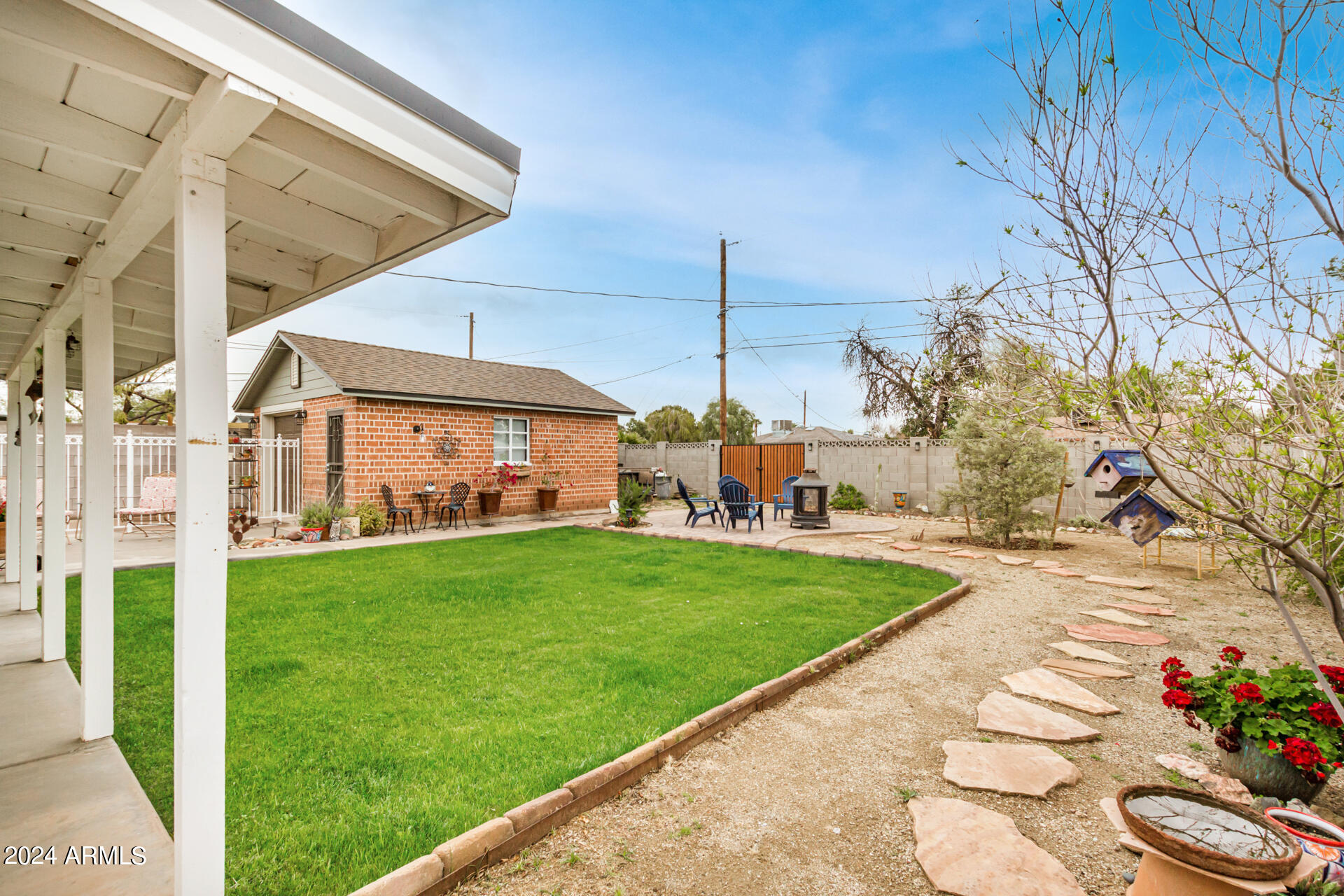 1913 E TURNEY Avenue