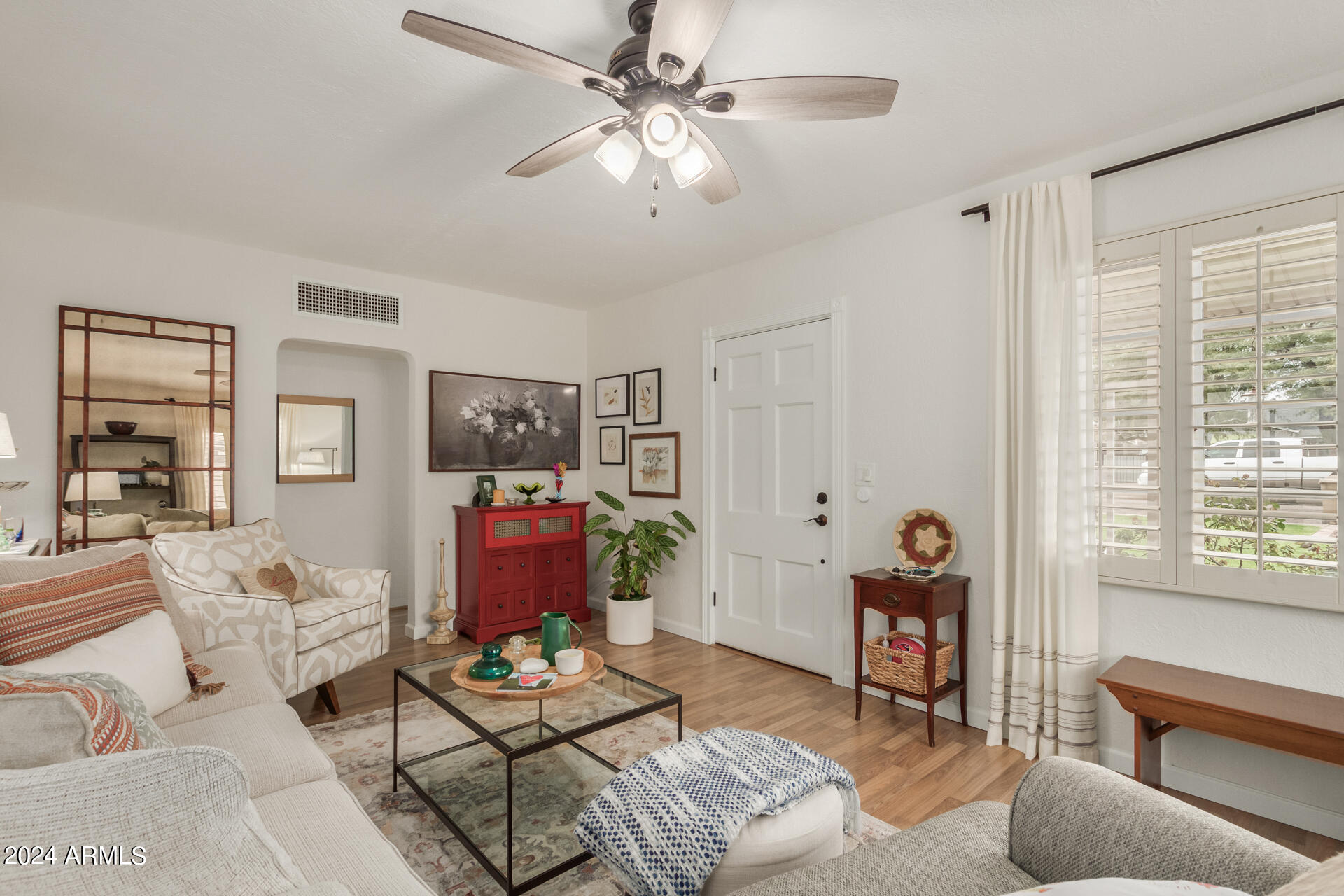 1913 E TURNEY Avenue