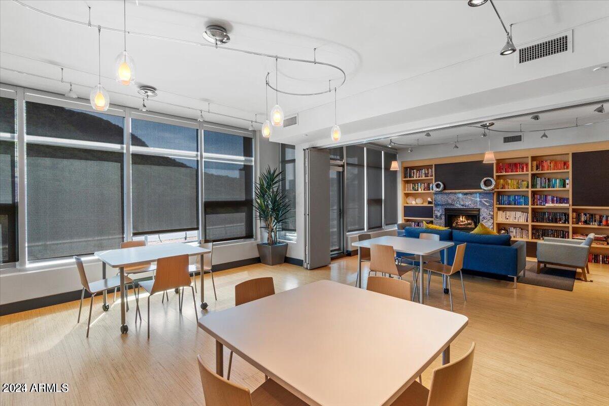 140 E RIO SALADO Parkway, 1105