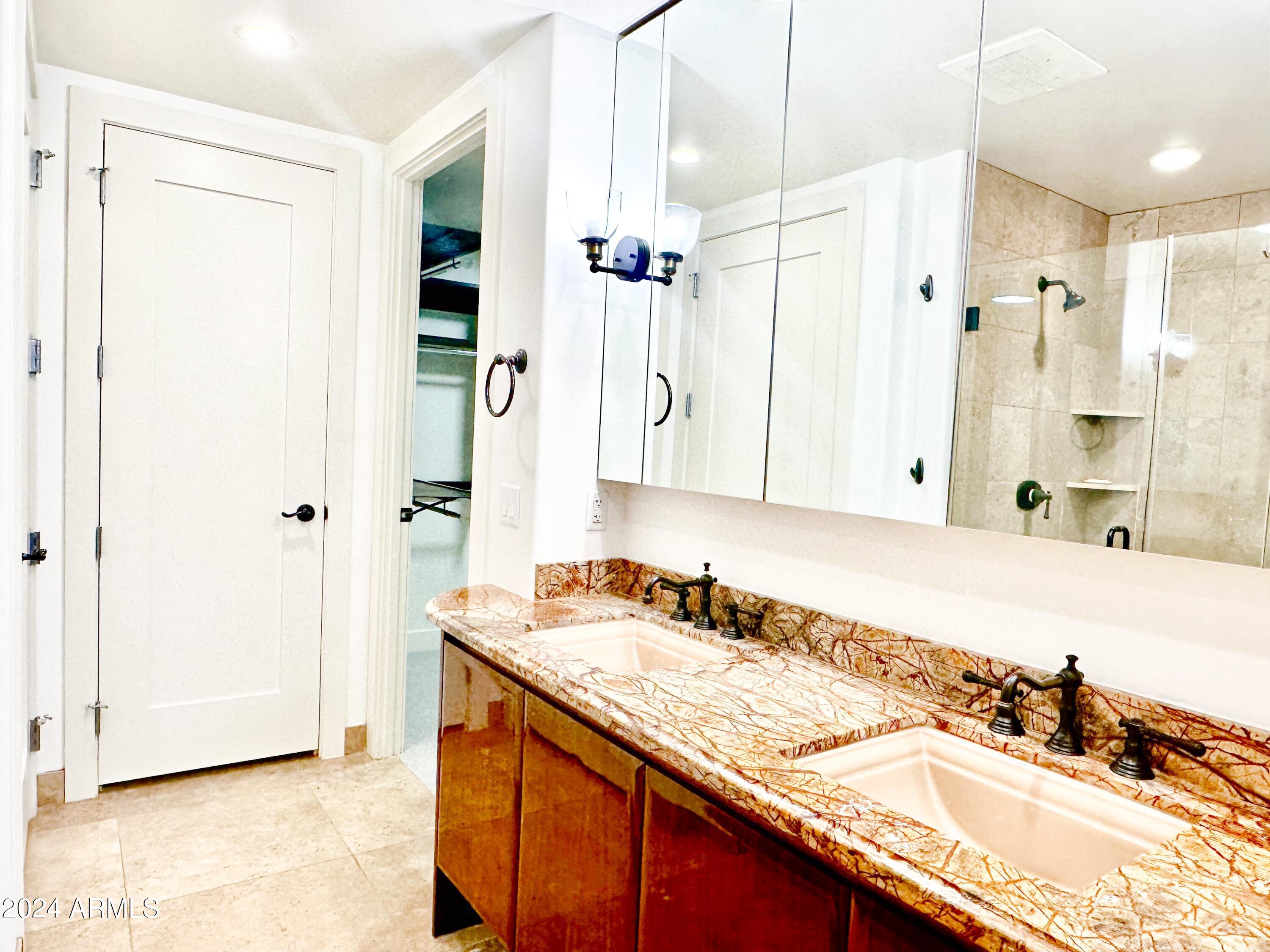 140 E RIO SALADO Parkway, 1105