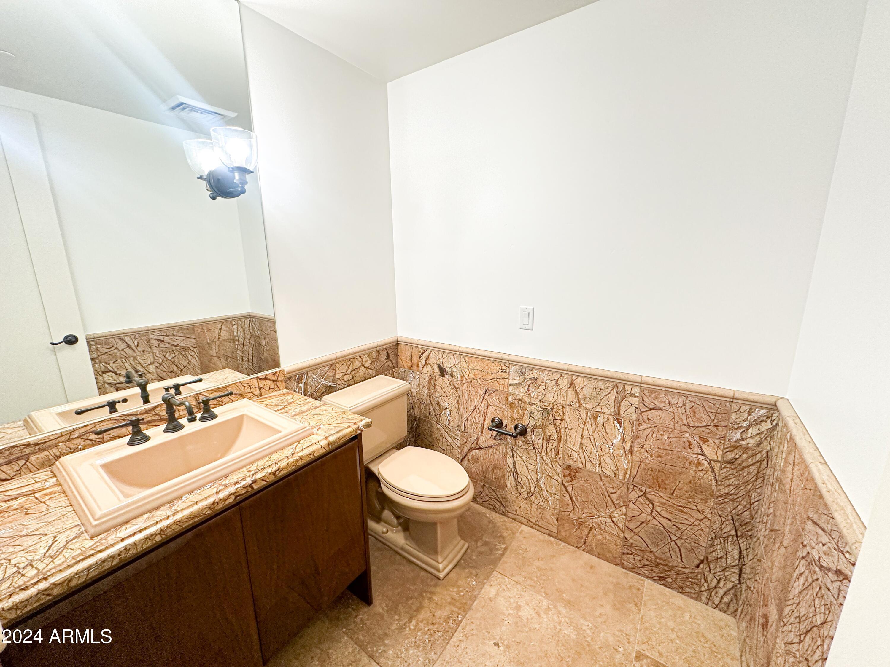 140 E RIO SALADO Parkway, 1105