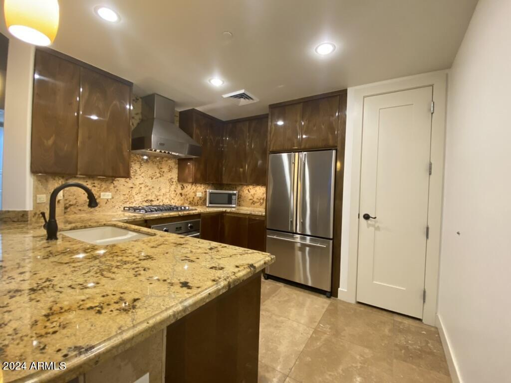 140 E RIO SALADO Parkway, 1105