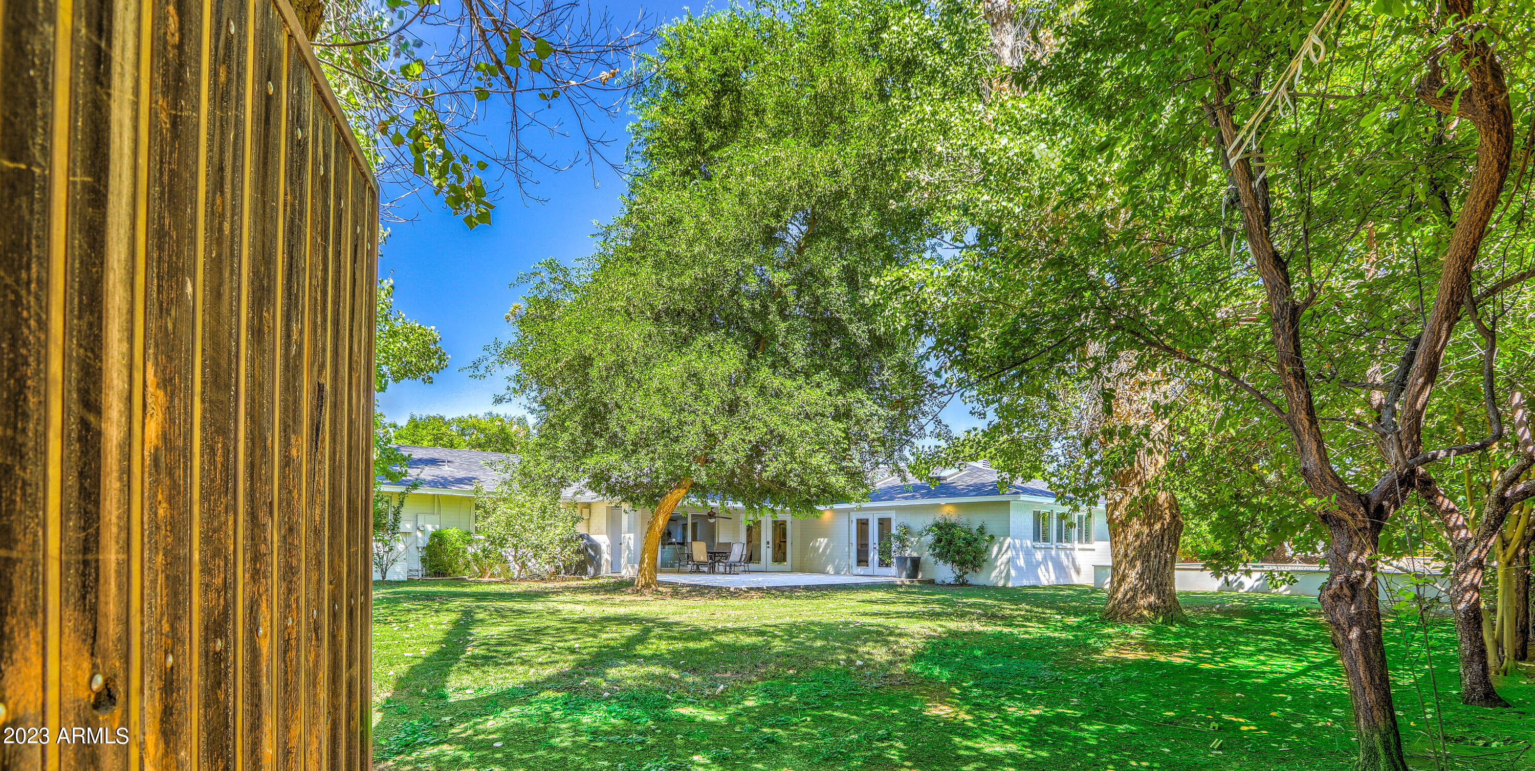201 W LINGER Lane