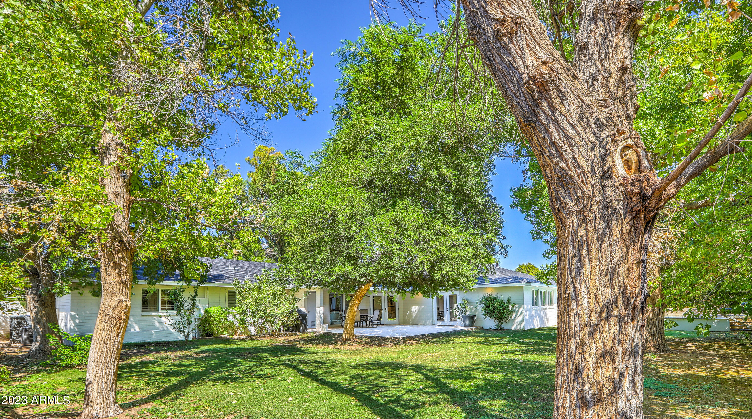 201 W LINGER Lane
