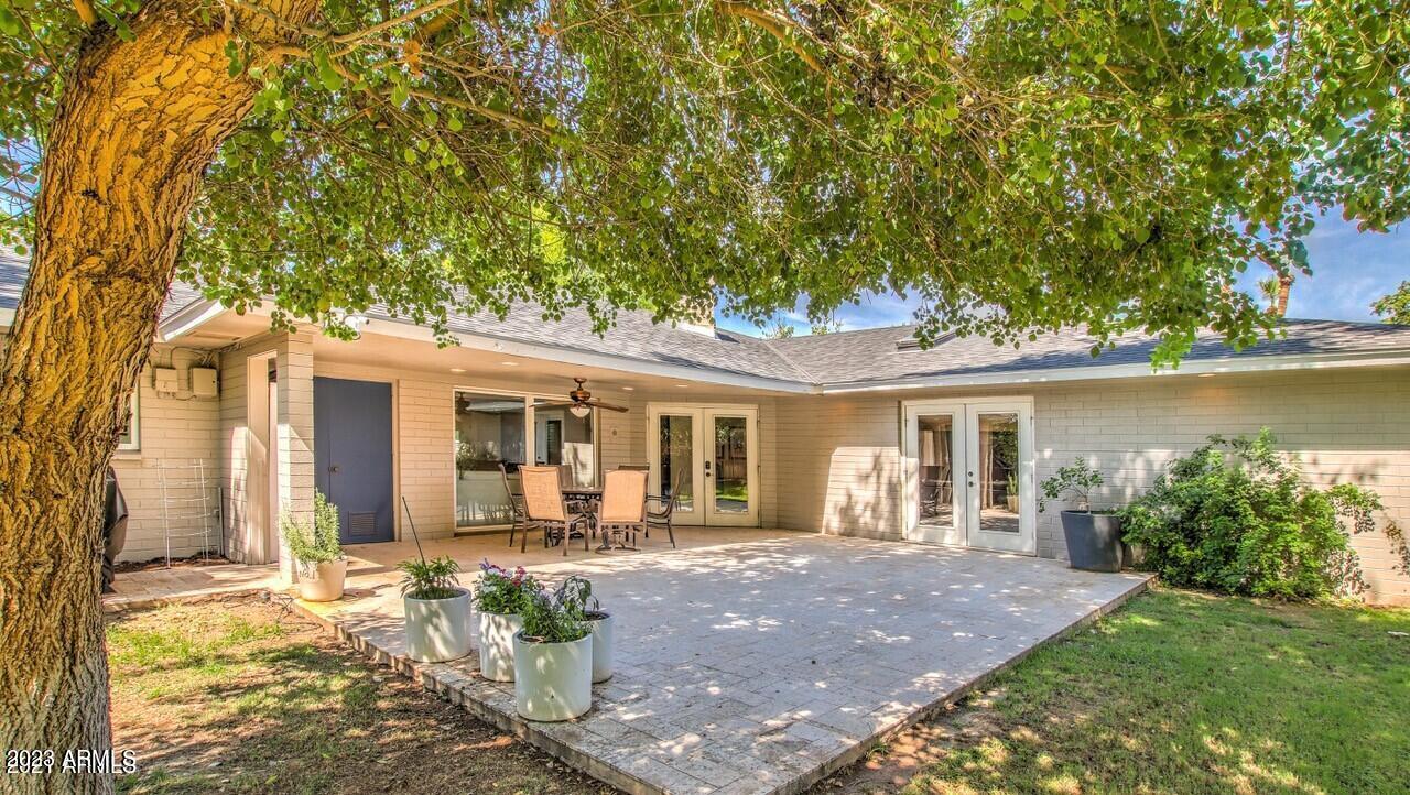 201 W LINGER Lane