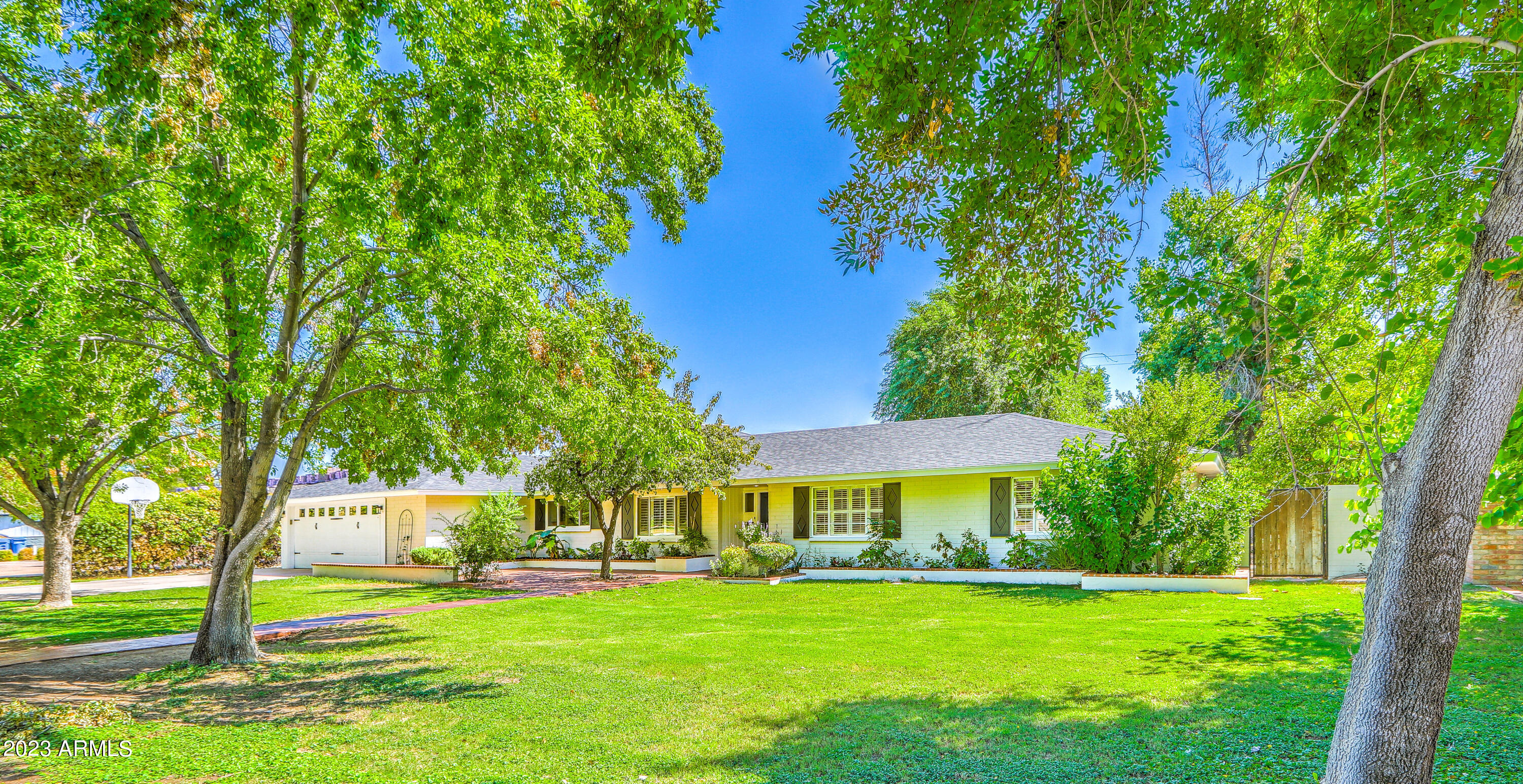 201 W LINGER Lane