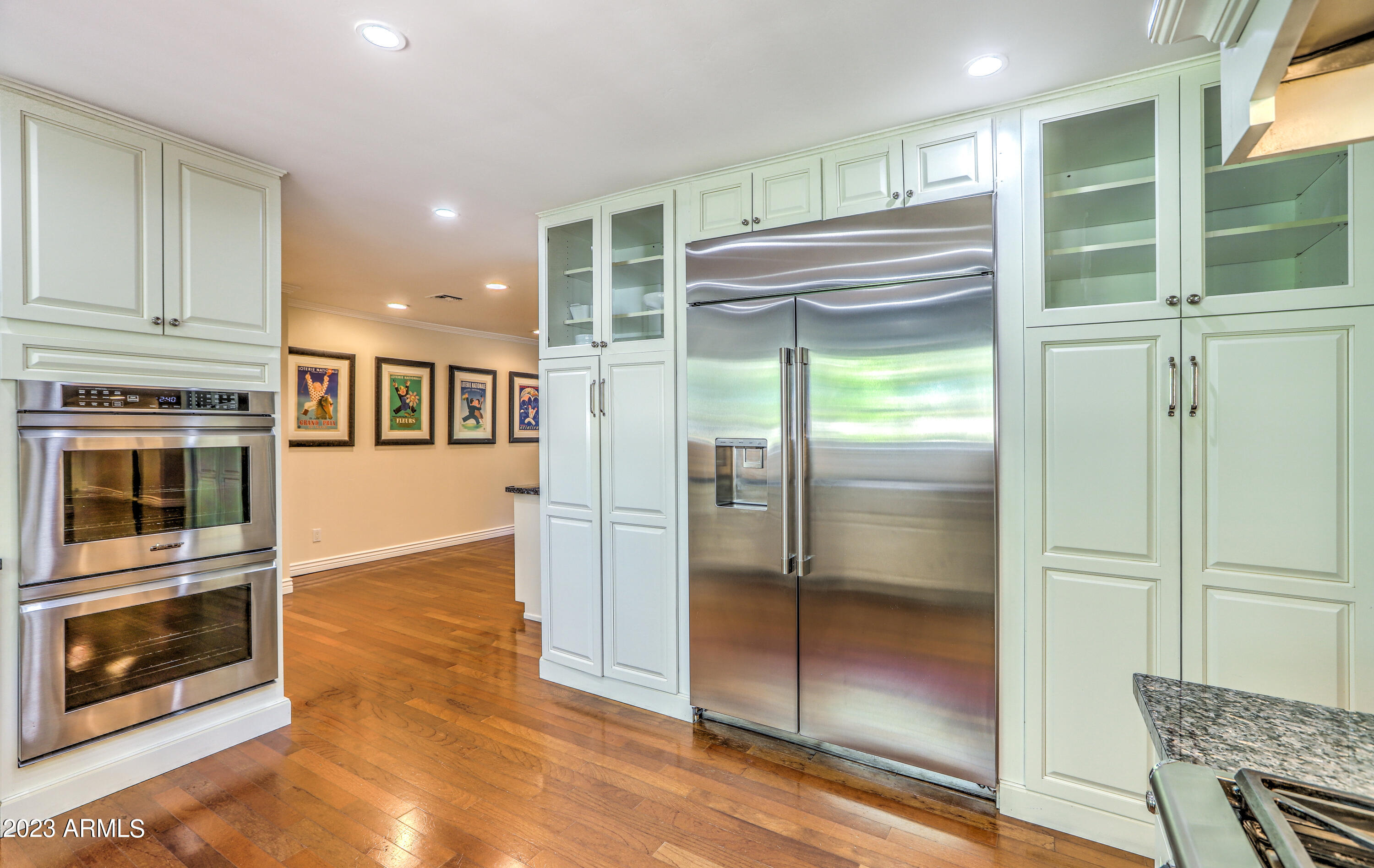 201 W LINGER Lane