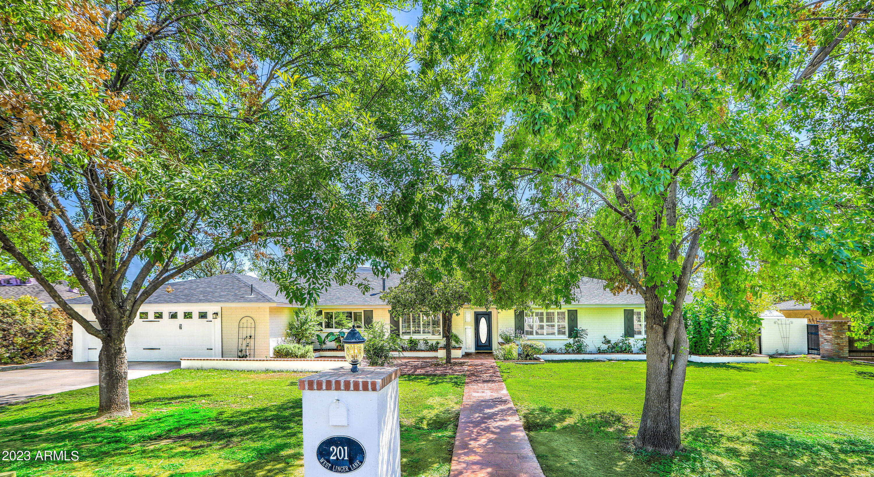 201 W LINGER Lane