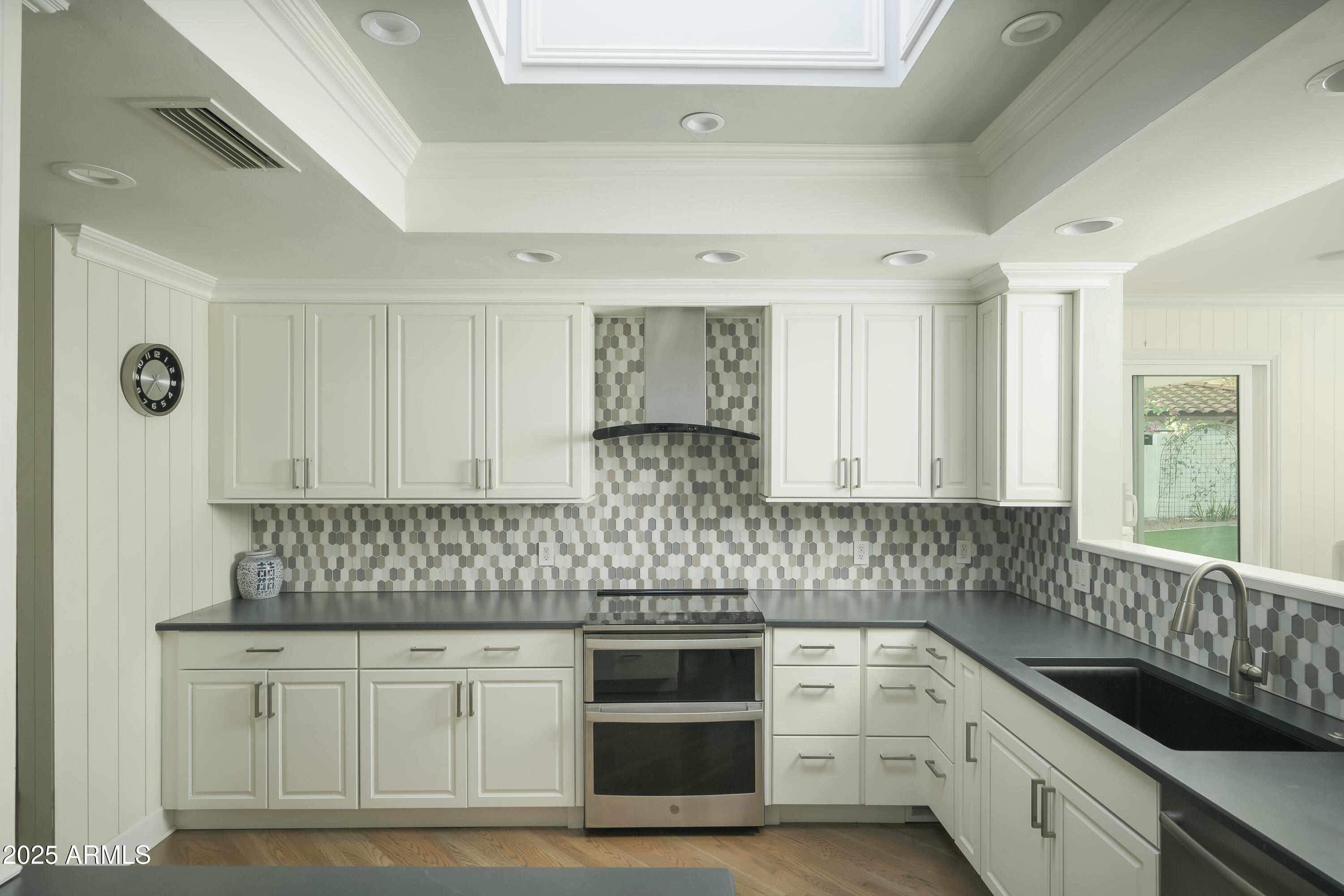 3140 E CLAREMONT Avenue