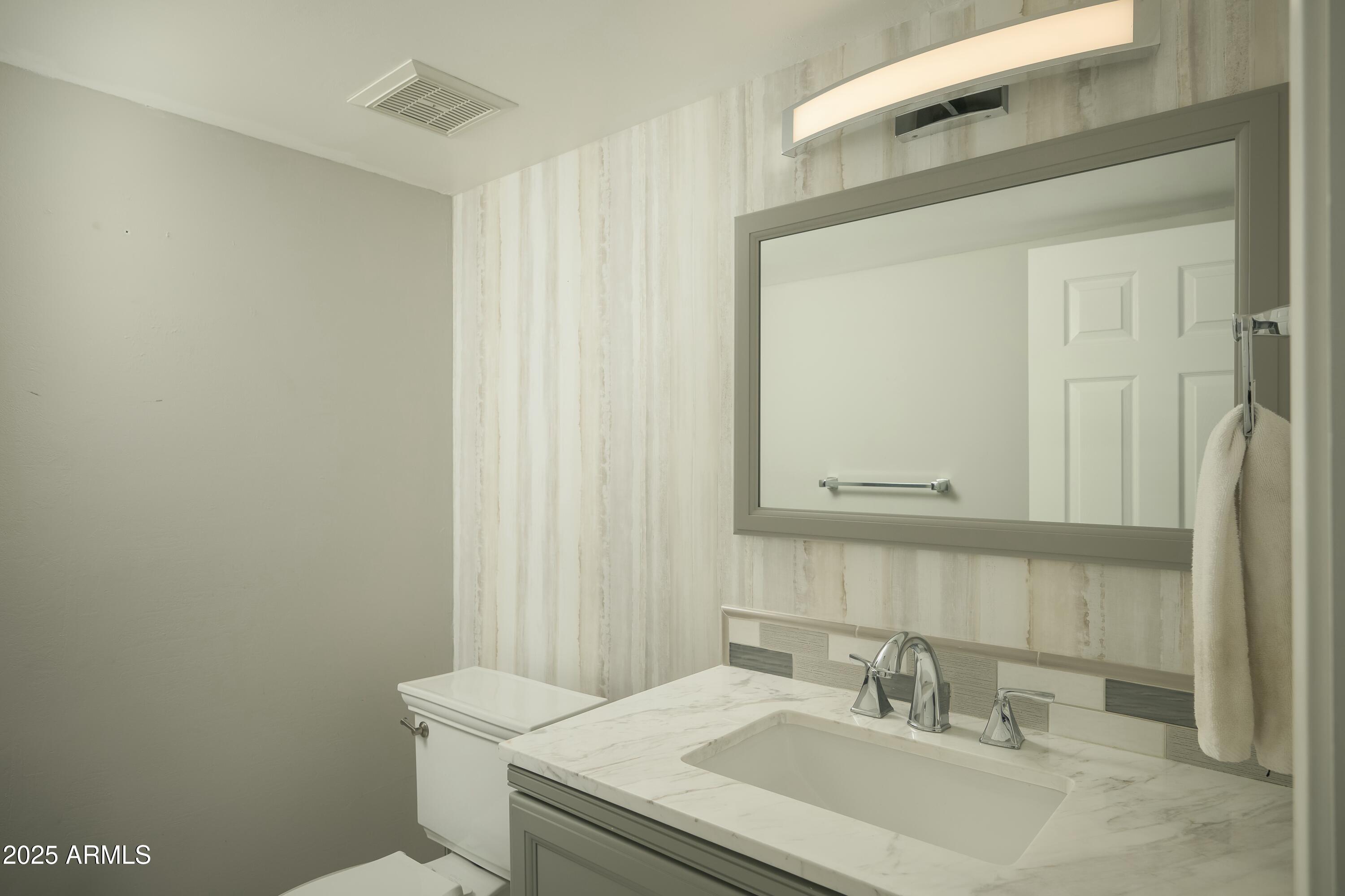 3140 E CLAREMONT Avenue