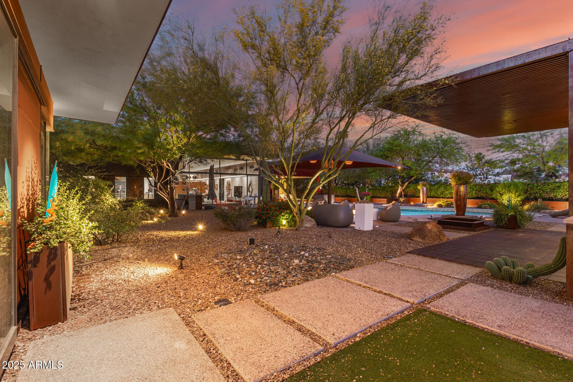 9502 N 47TH Street