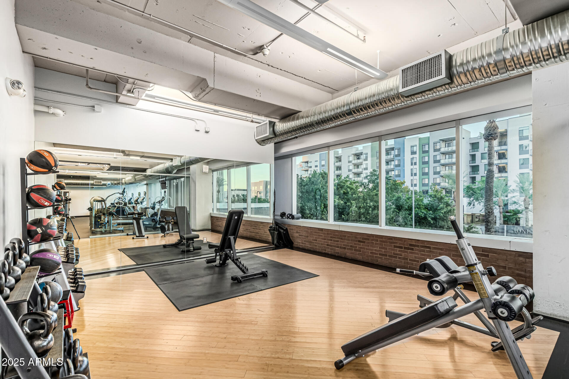 1 E LEXINGTON Avenue, 1402