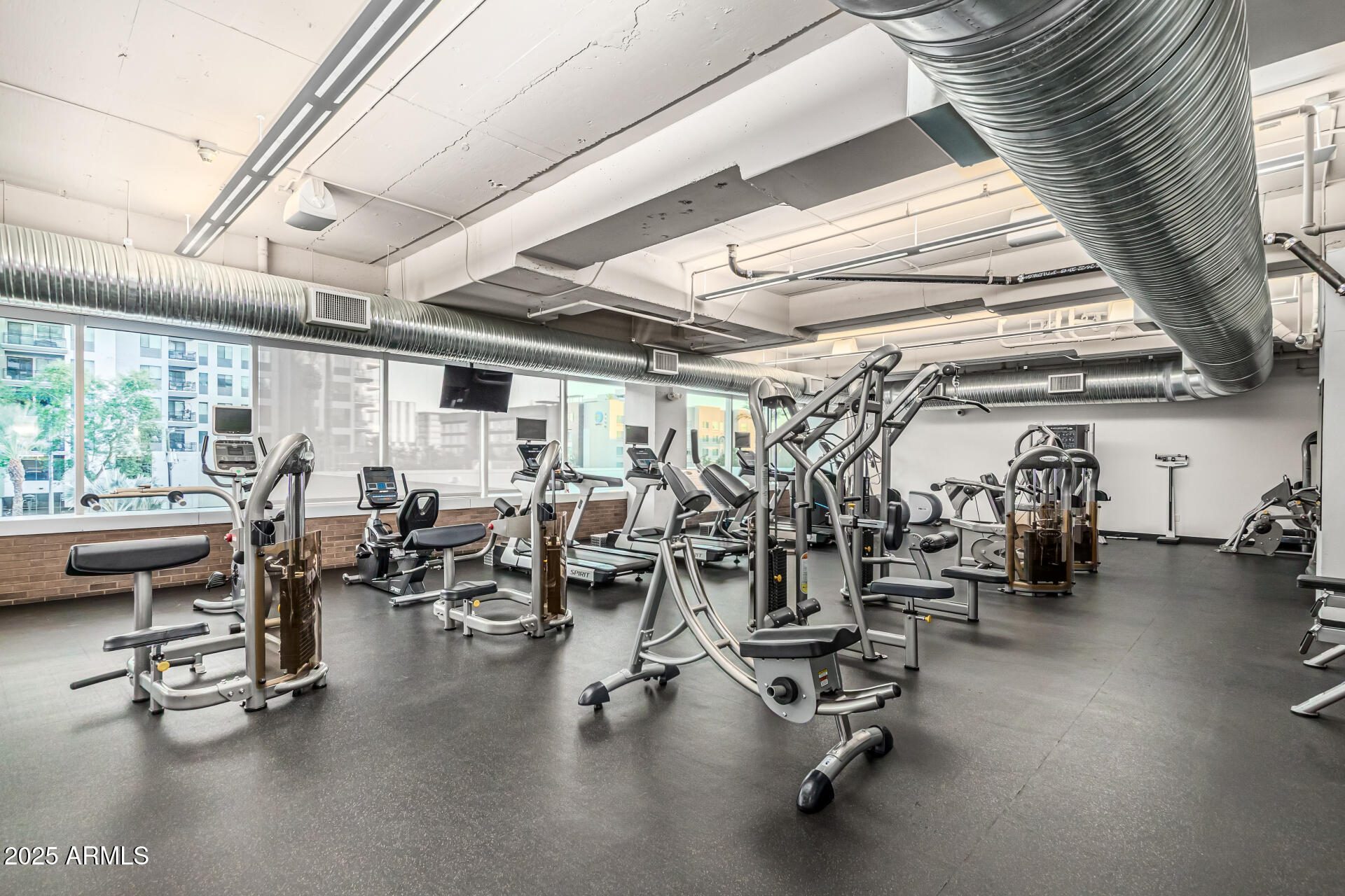 1 E LEXINGTON Avenue, 1402