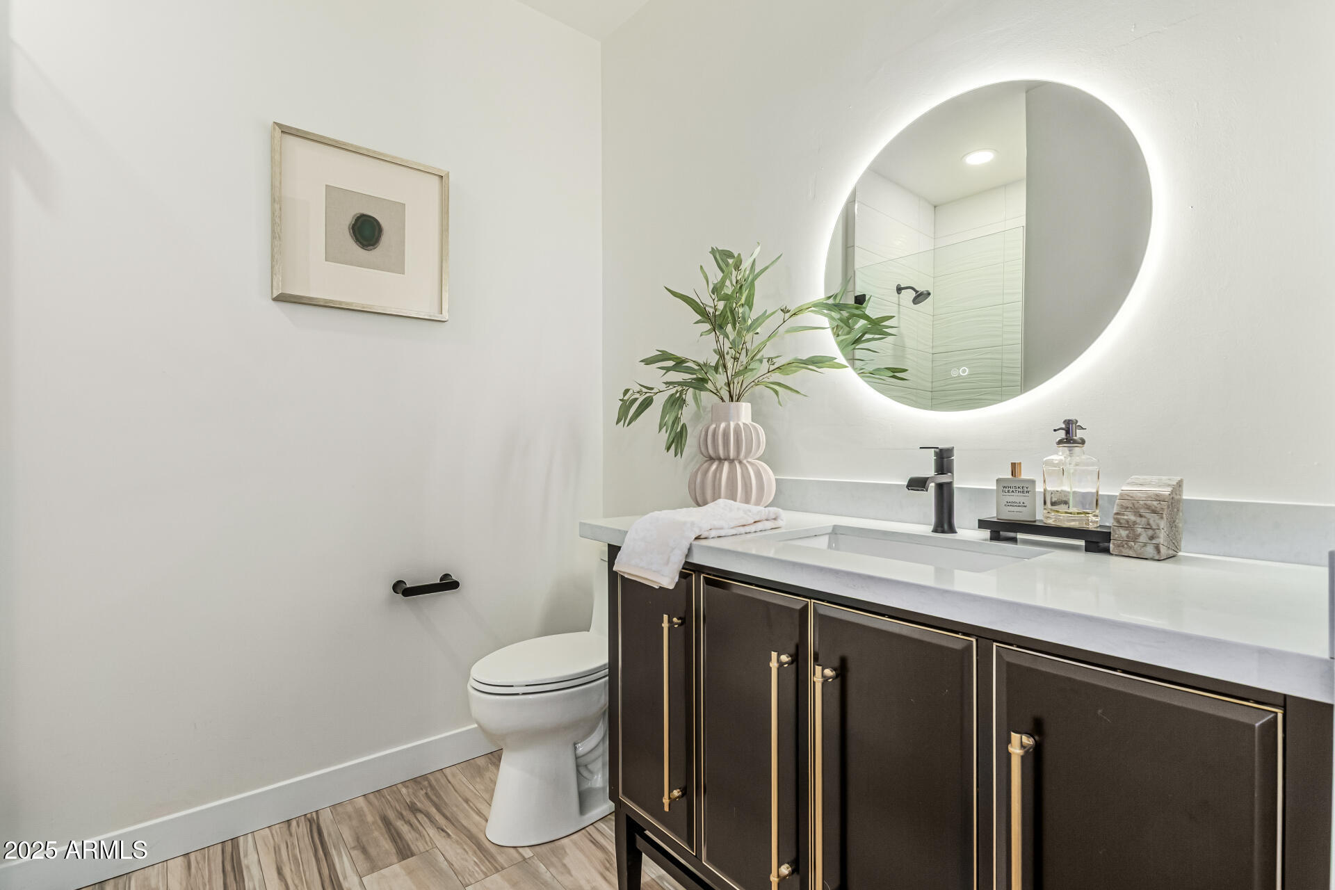 1 E LEXINGTON Avenue, 1402