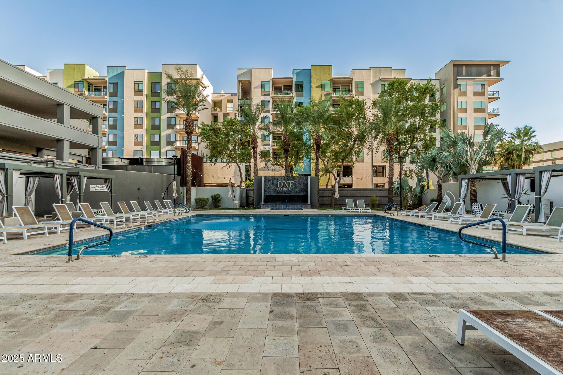 1 E LEXINGTON Avenue, 1402