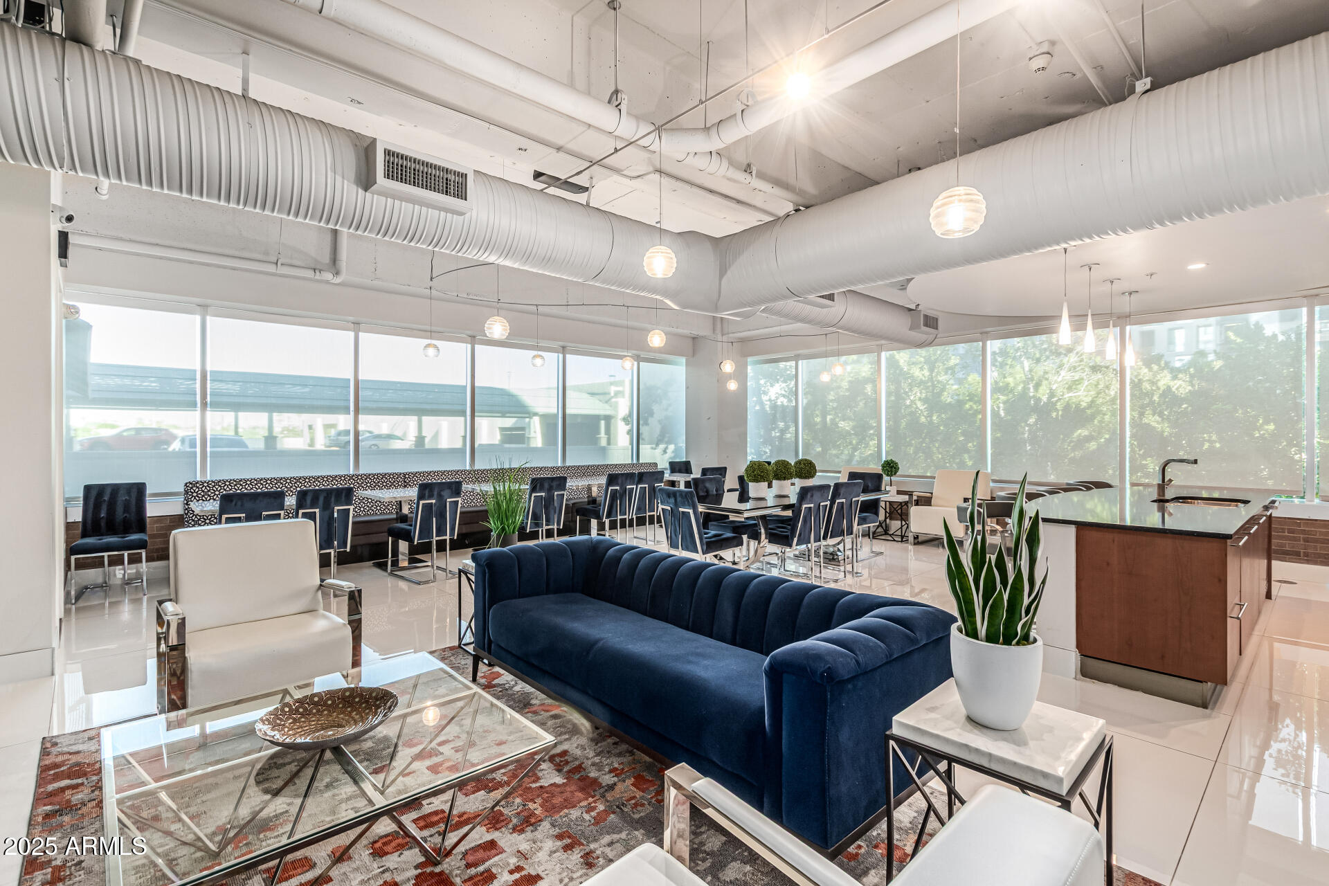 1 E LEXINGTON Avenue, 1402