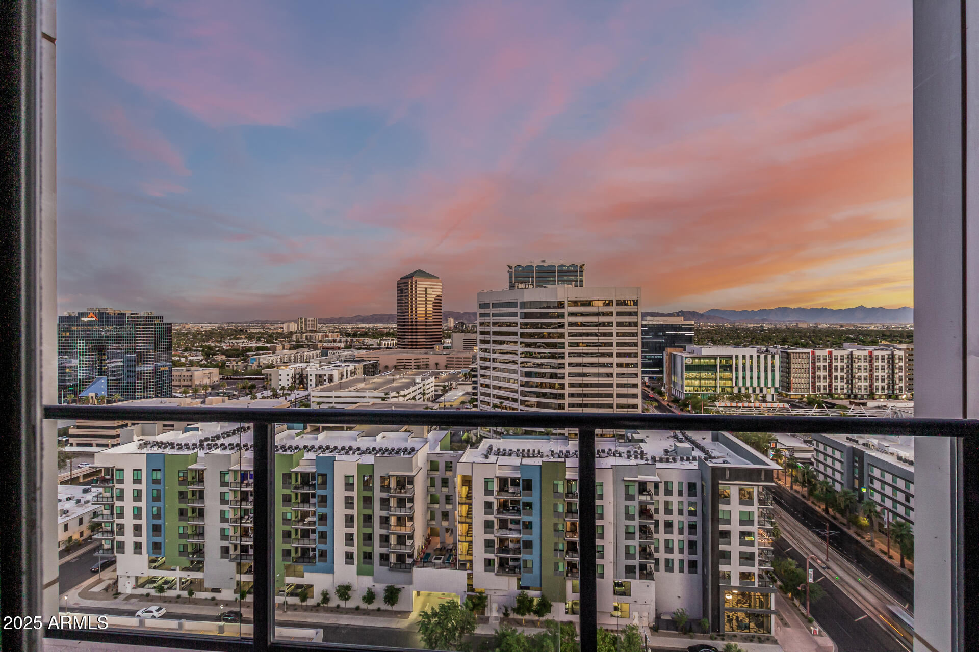 1 E LEXINGTON Avenue, 1402