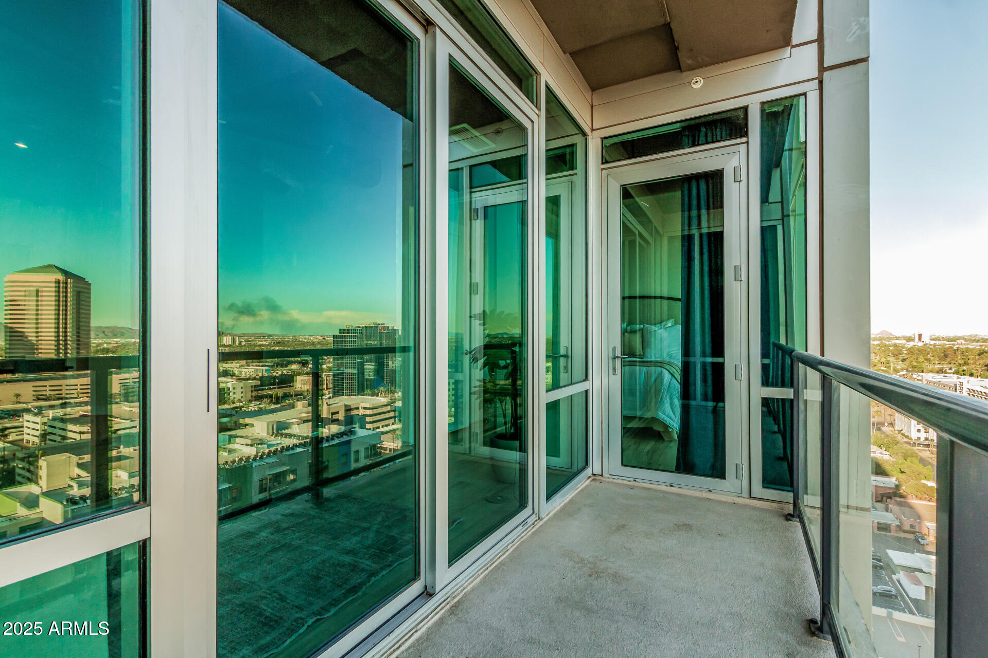 1 E LEXINGTON Avenue, 1402