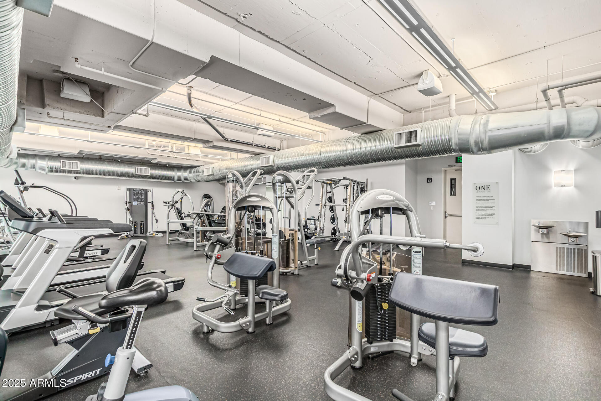 1 E LEXINGTON Avenue, 1402