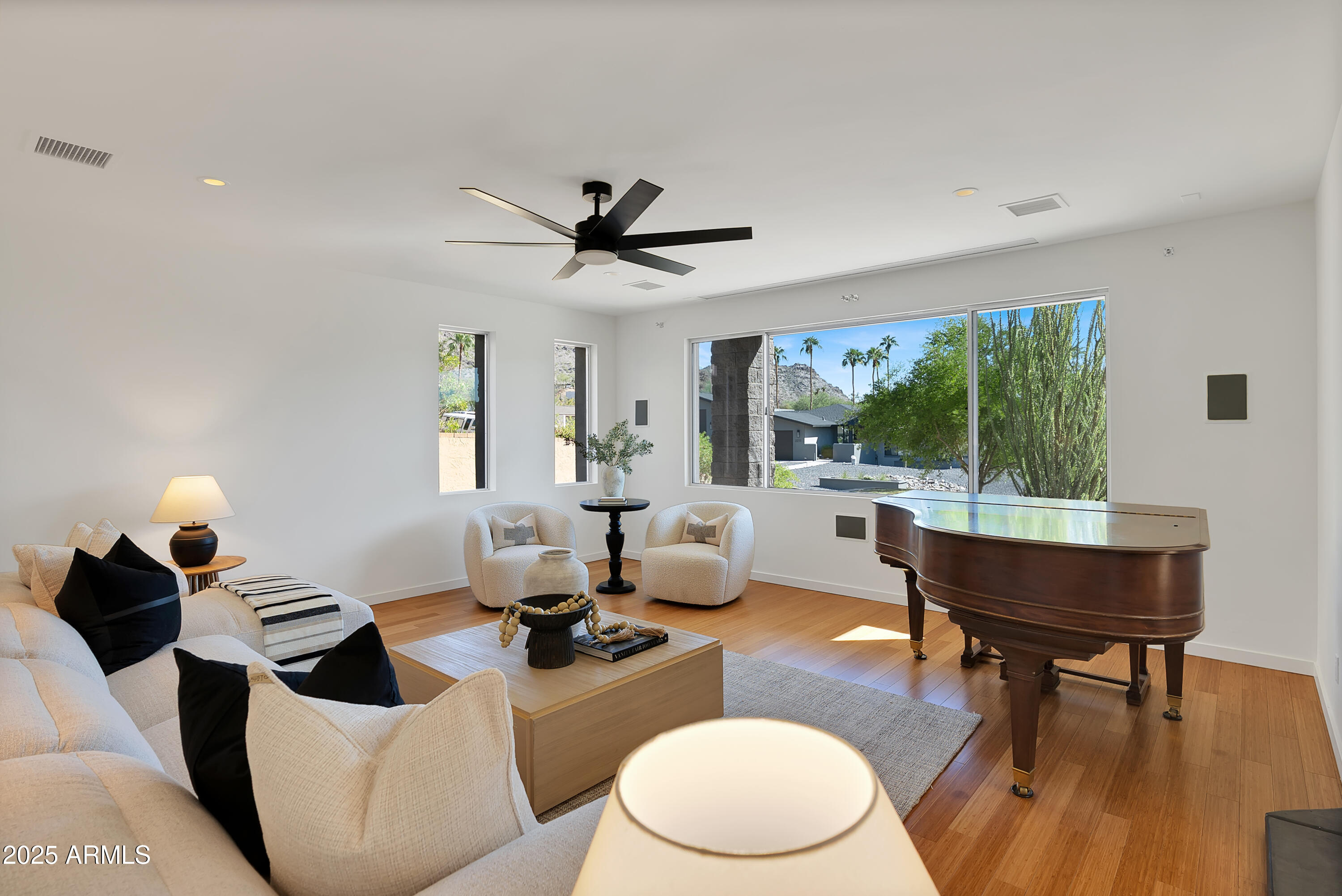 2208 E BELMONT Avenue