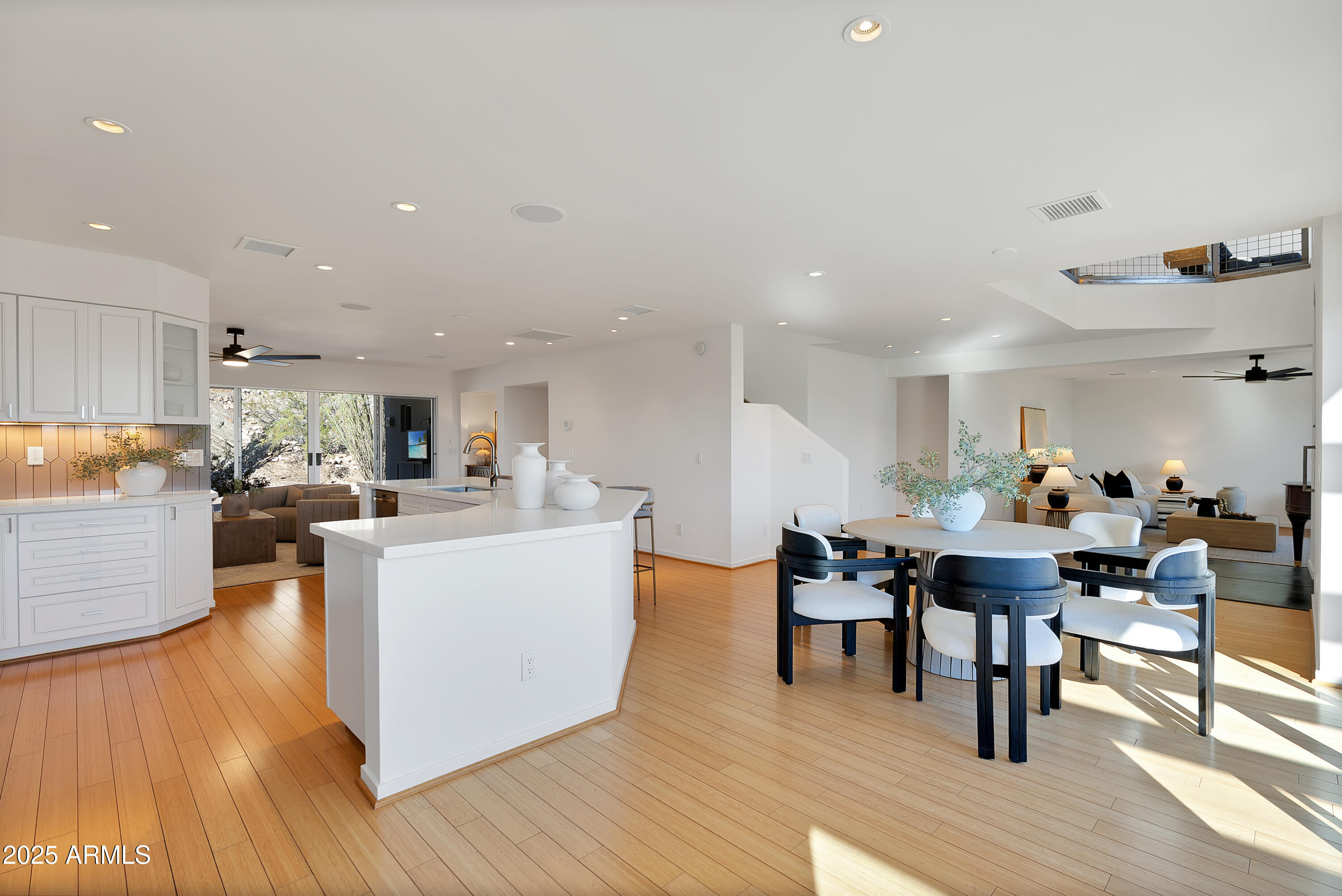 2208 E BELMONT Avenue