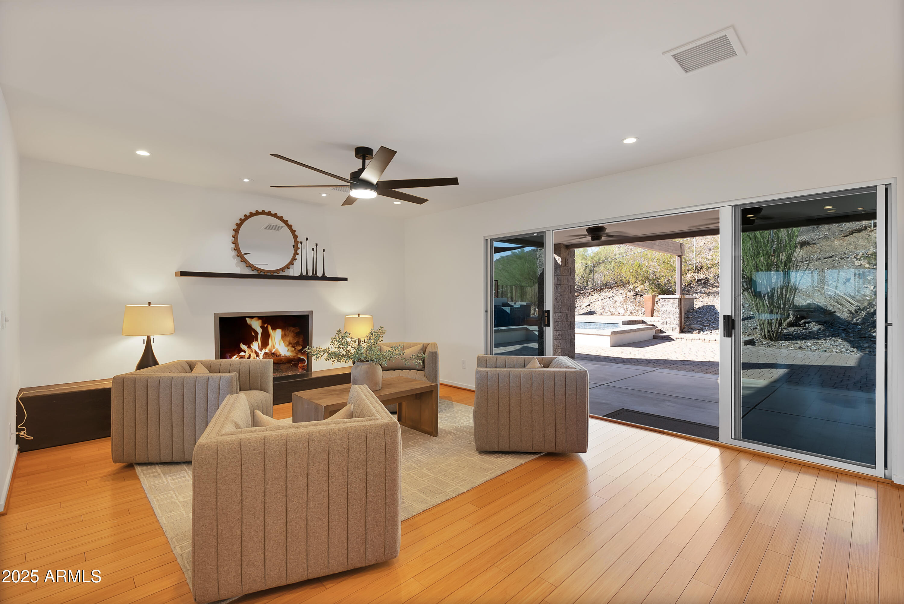 2208 E BELMONT Avenue