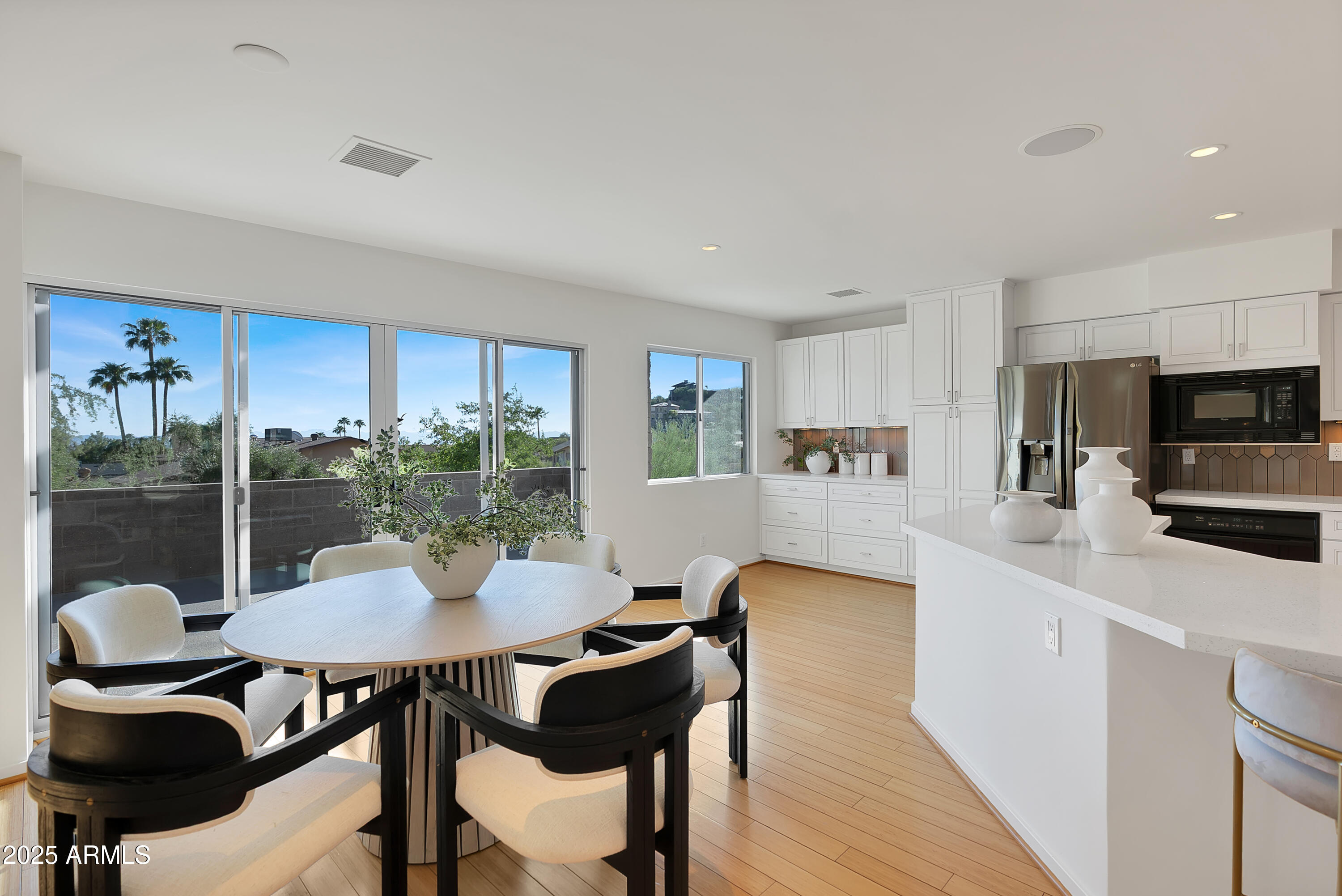 2208 E BELMONT Avenue