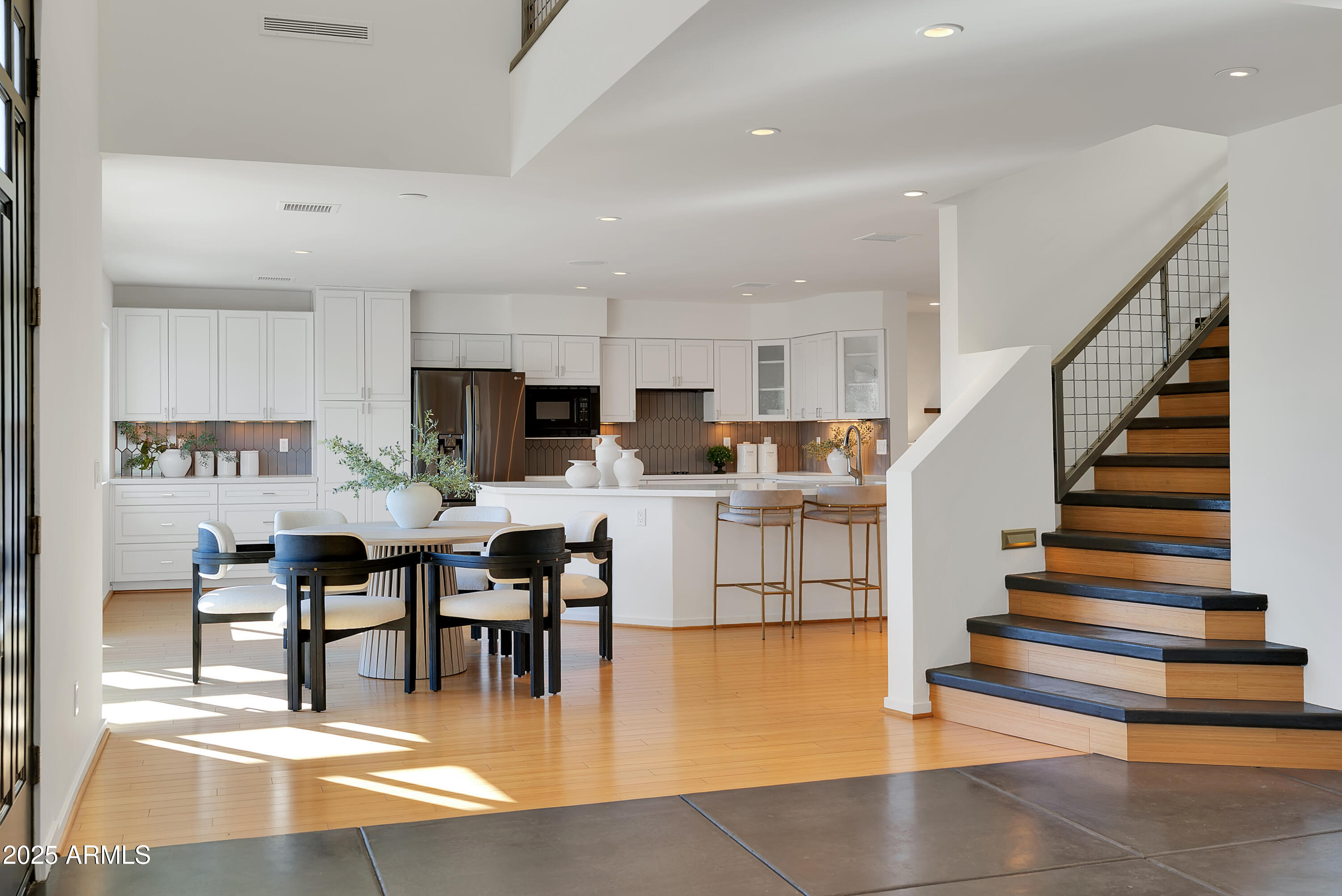 2208 E BELMONT Avenue