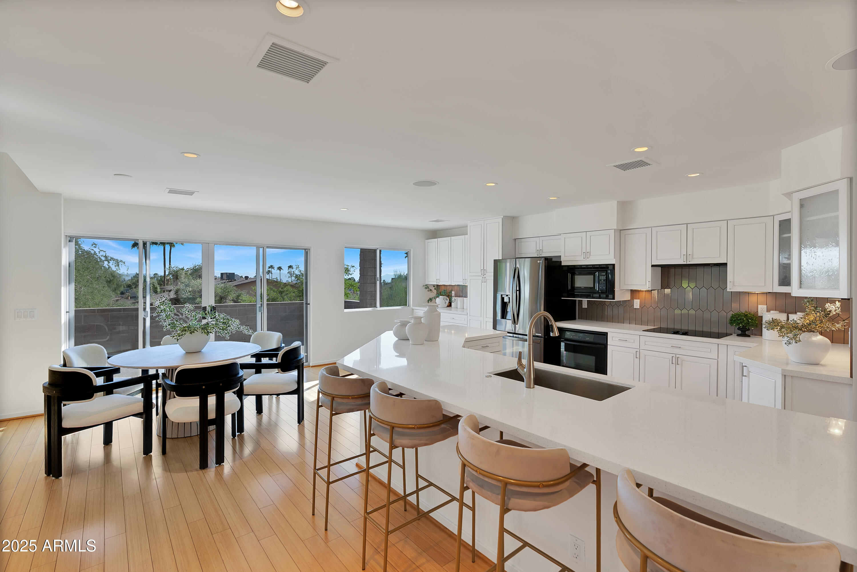 2208 E BELMONT Avenue