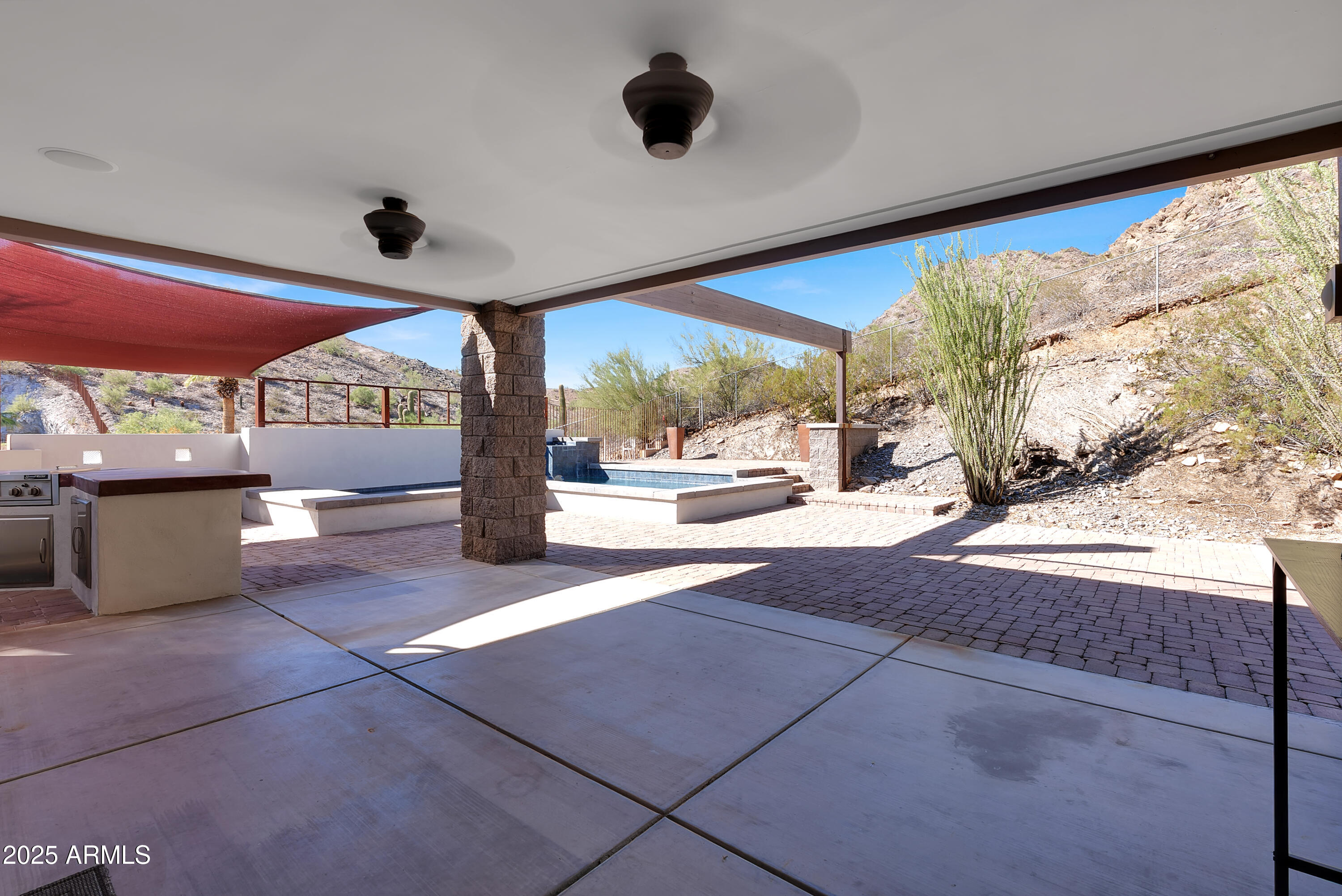 2208 E BELMONT Avenue